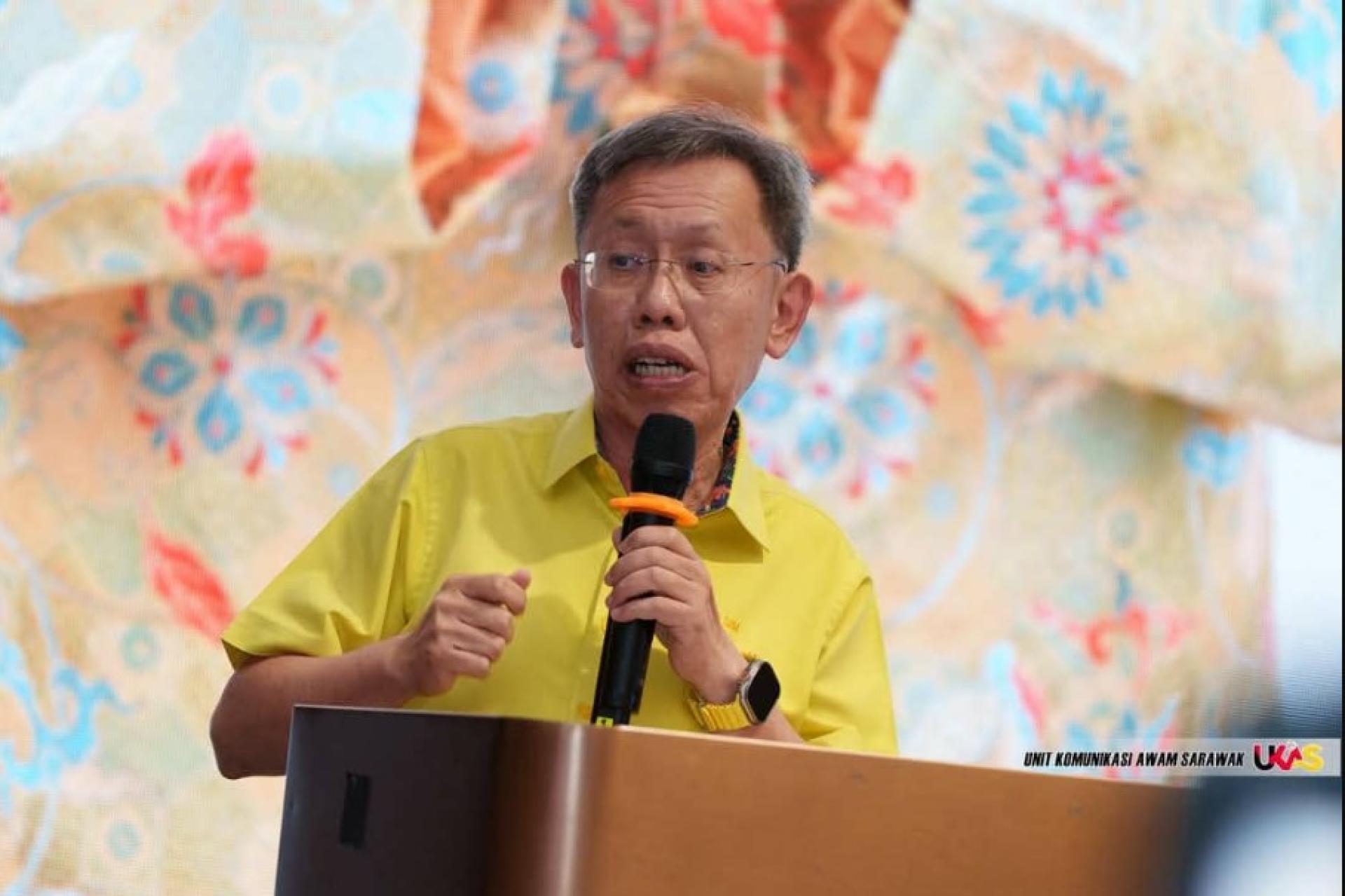 砂副总理拿督阿玛沈桂贤发表讲话。