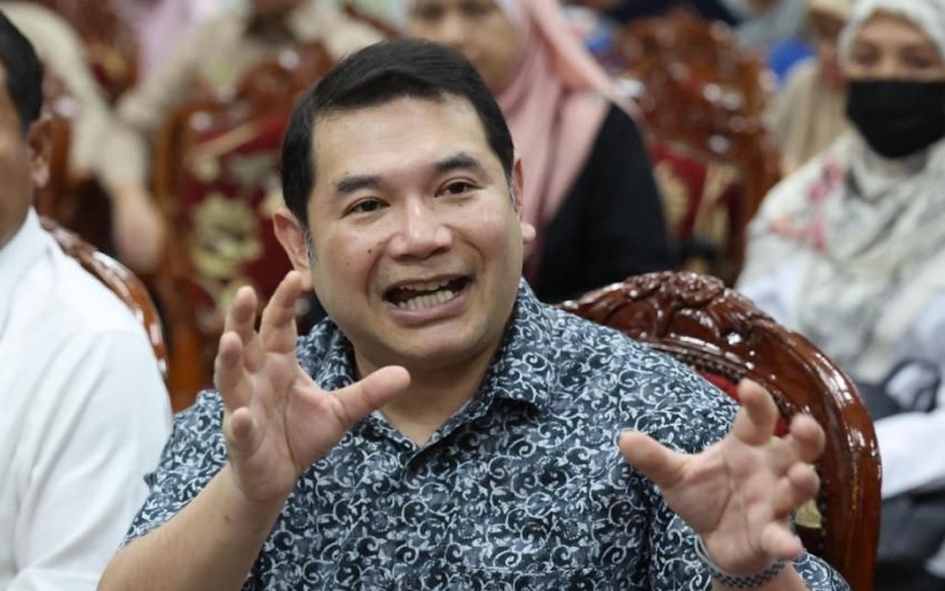 前经济部长拉菲兹：面对11亿令吉投资舞弊调查，他已准备好应对“突击搜查”。