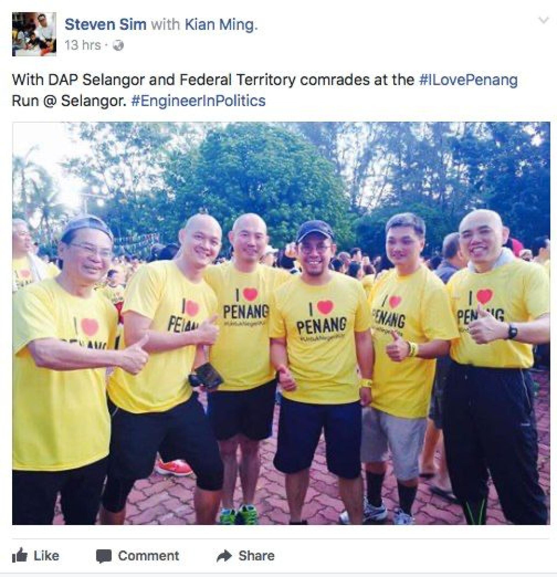 王建民（左2）在脸书的贴文，也附上一张他与沈志强（右）等人合影的旧照片。