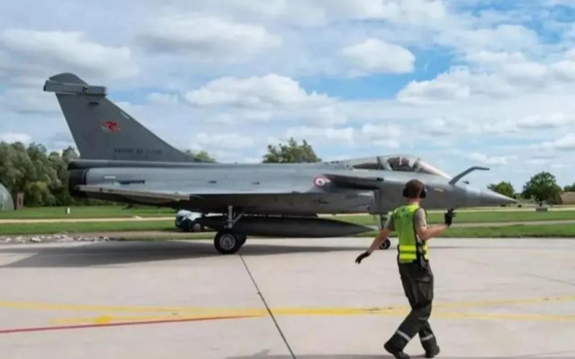 法国圣迪济耶113空军基地（Air Base 113）阵风战斗机改装中队 3/4 阿基坦中，一架阵风（Rafale）战机于2025年9月24日（周三）进行试飞。 （ 示意图 ）