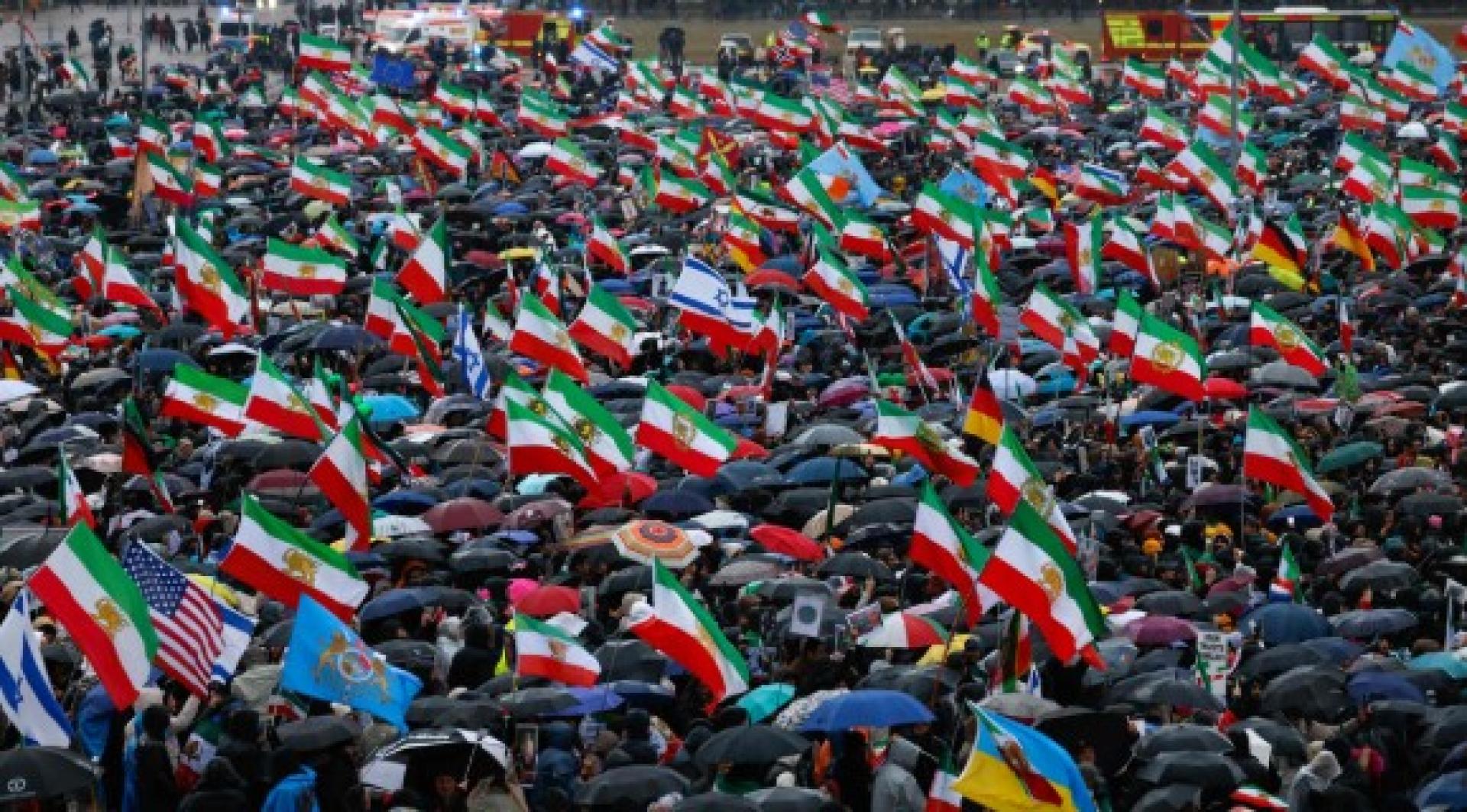 在慕尼黑，示威民众诉求伊朗政权更替。