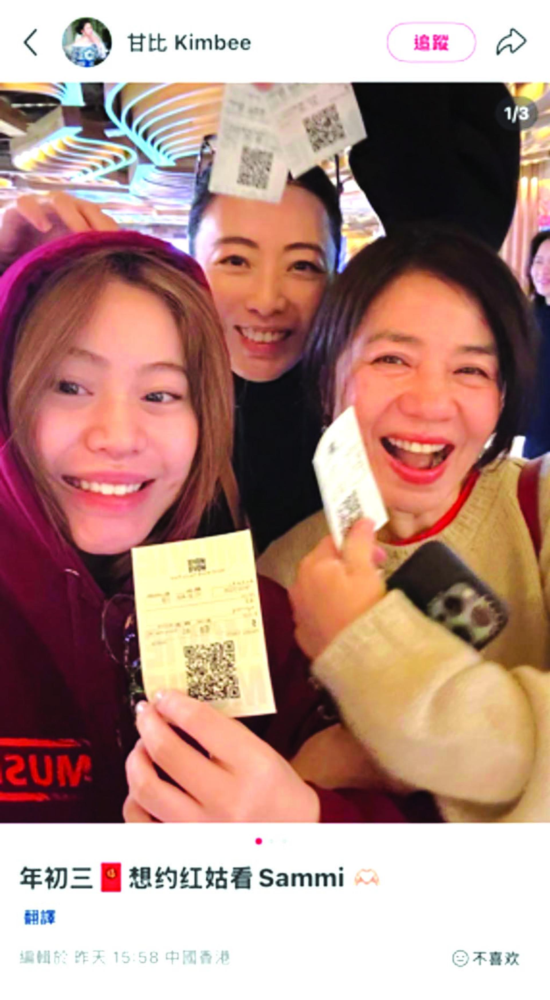 钟楚红(右）66岁还是美翻。