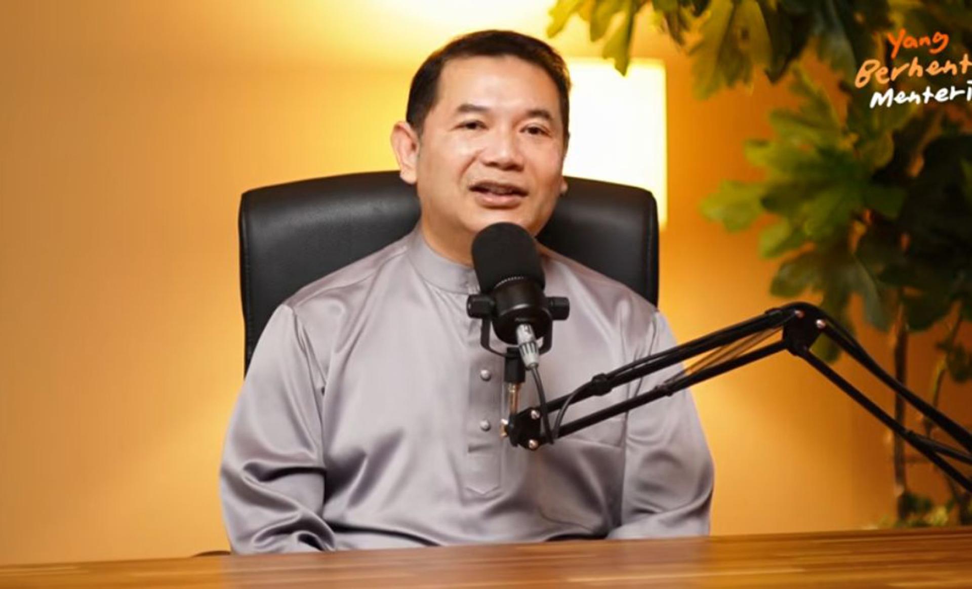 拉菲兹否认自己以11亿令吉开设社会企业Fleximart及Kesum，并强调开设资金原自资金的恩俸金。