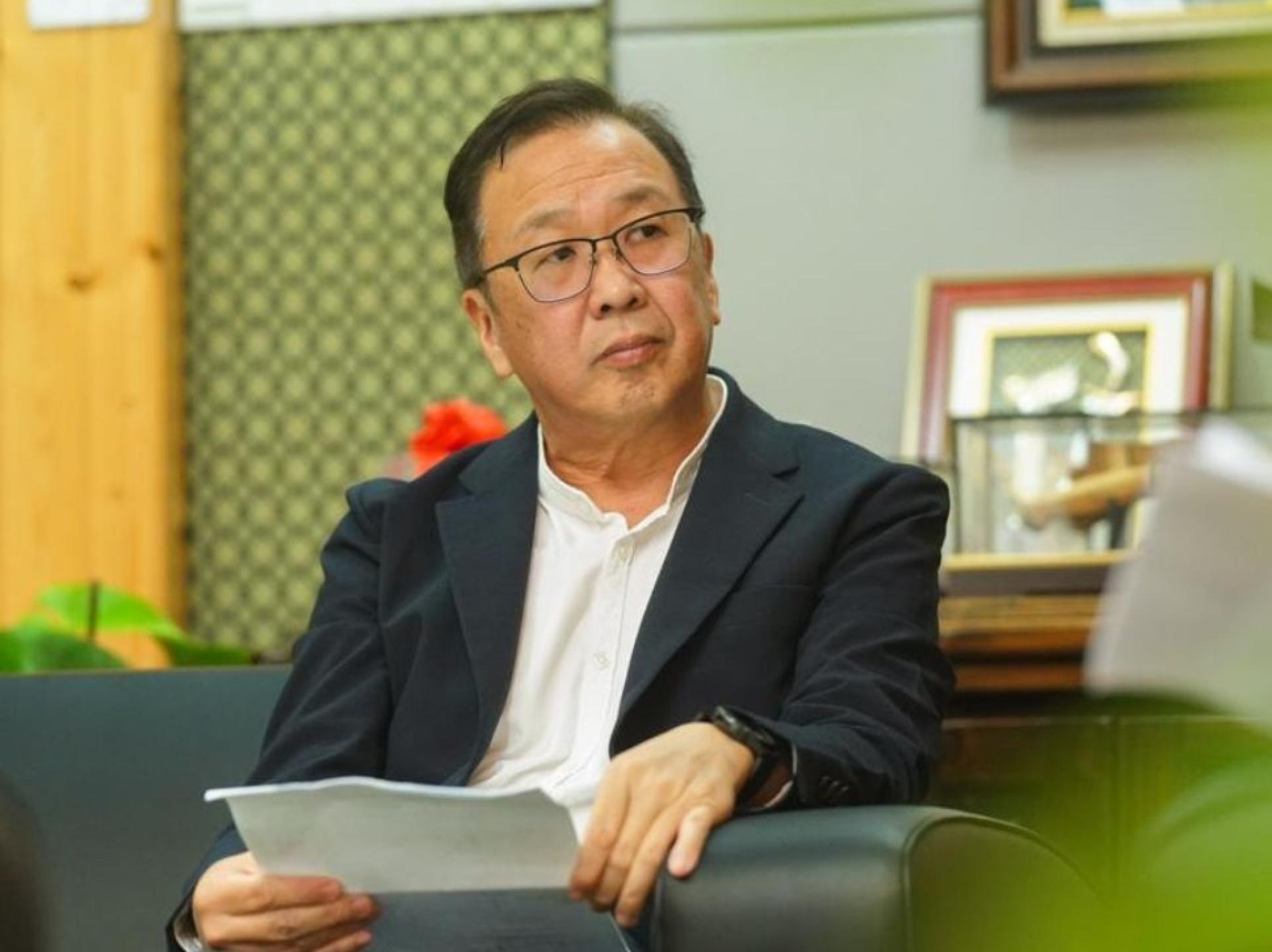 刘华才提醒内阁成员，除了要管好国务和部门事务，更好管好自己的嘴巴，不要为了满足自己对权力的私欲，随口胡话车大炮。