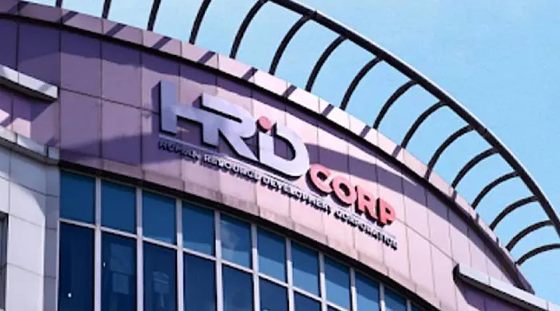 再有3名人力资源发展机构管理层人员被停职，为确保内部调查工作的独立性，还未证实存在任何不当行为。