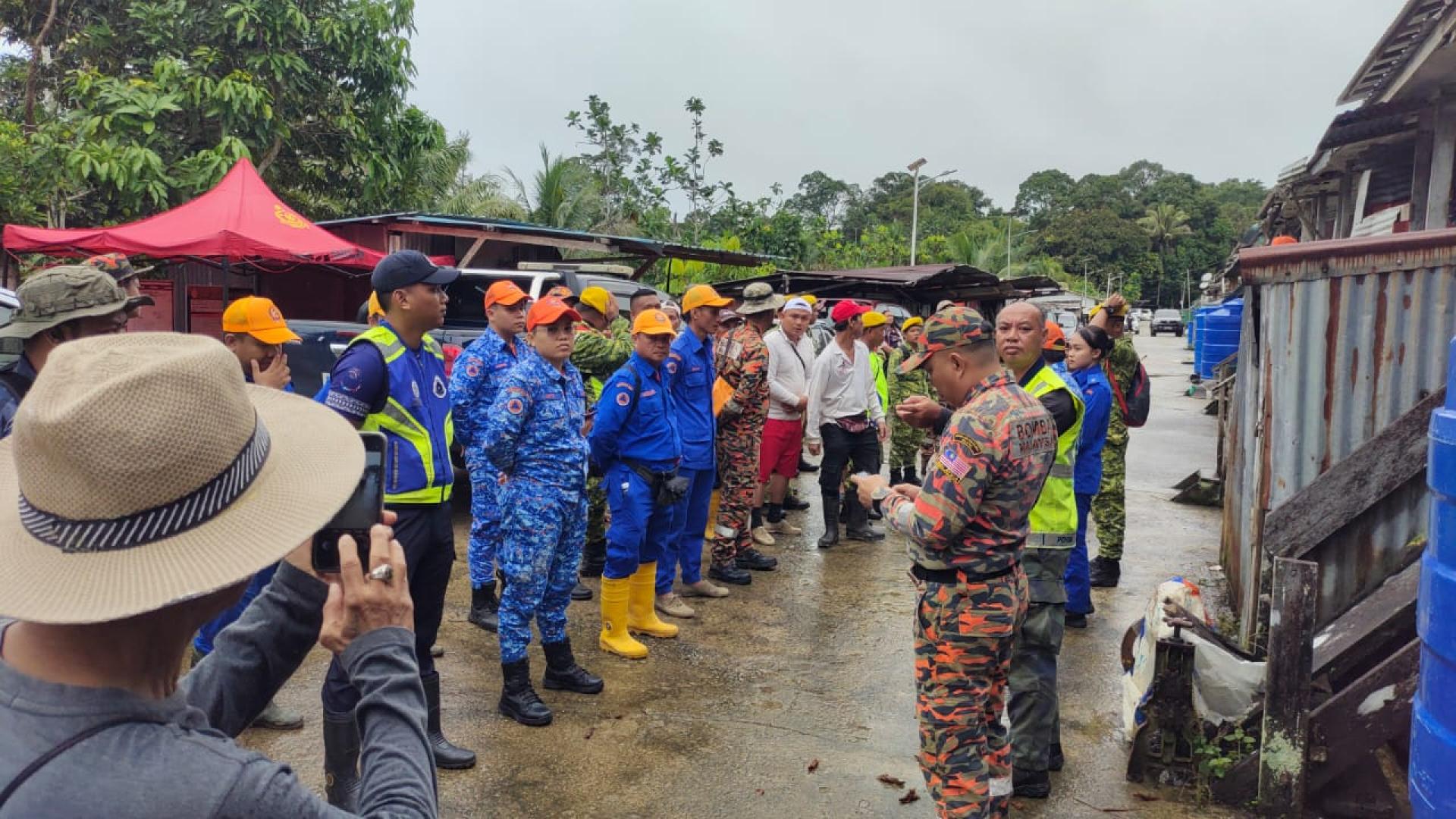 第二天的搜寻及救援行动展开。