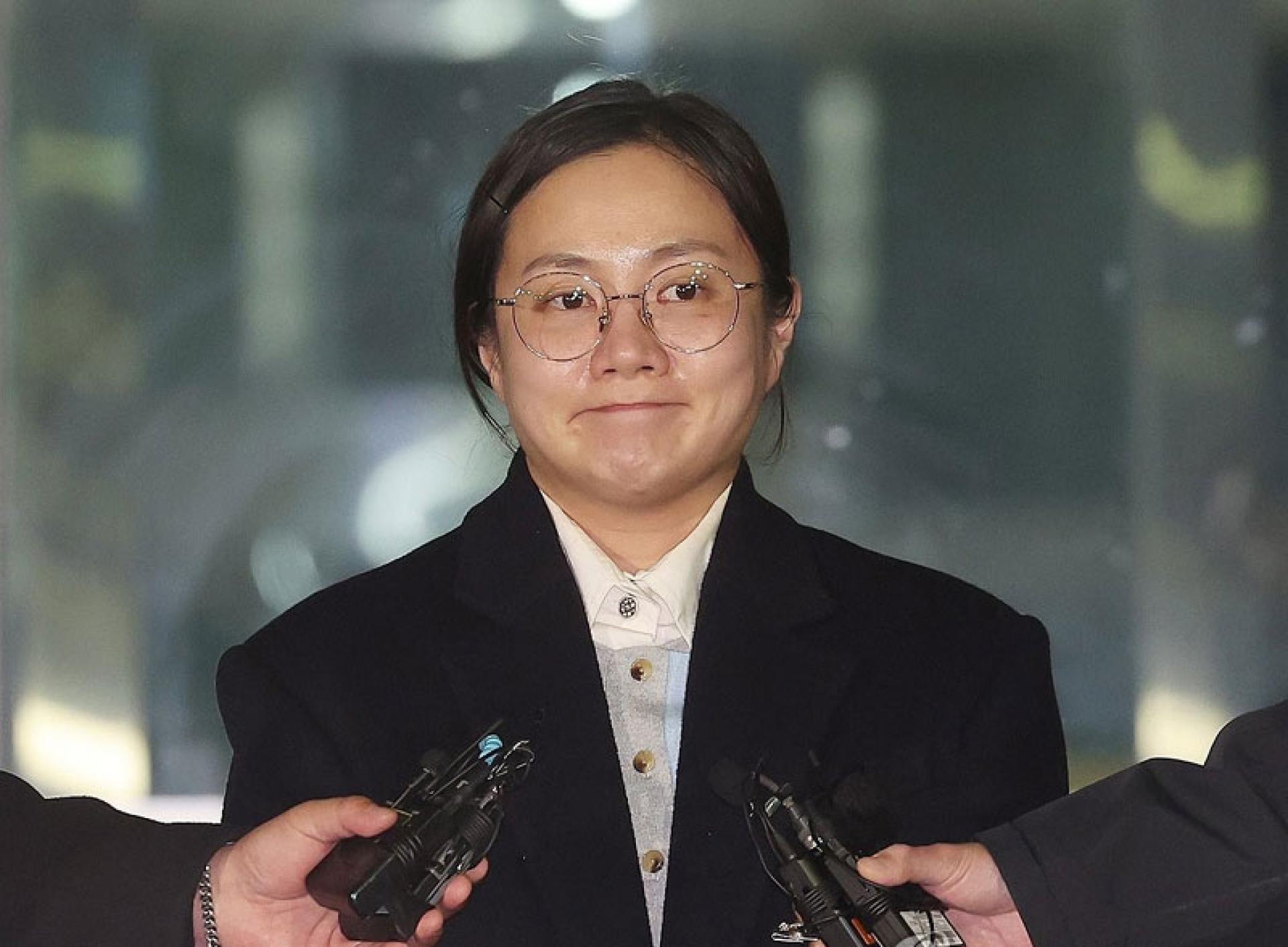 朴娜勑强迫自己挤出笑容。