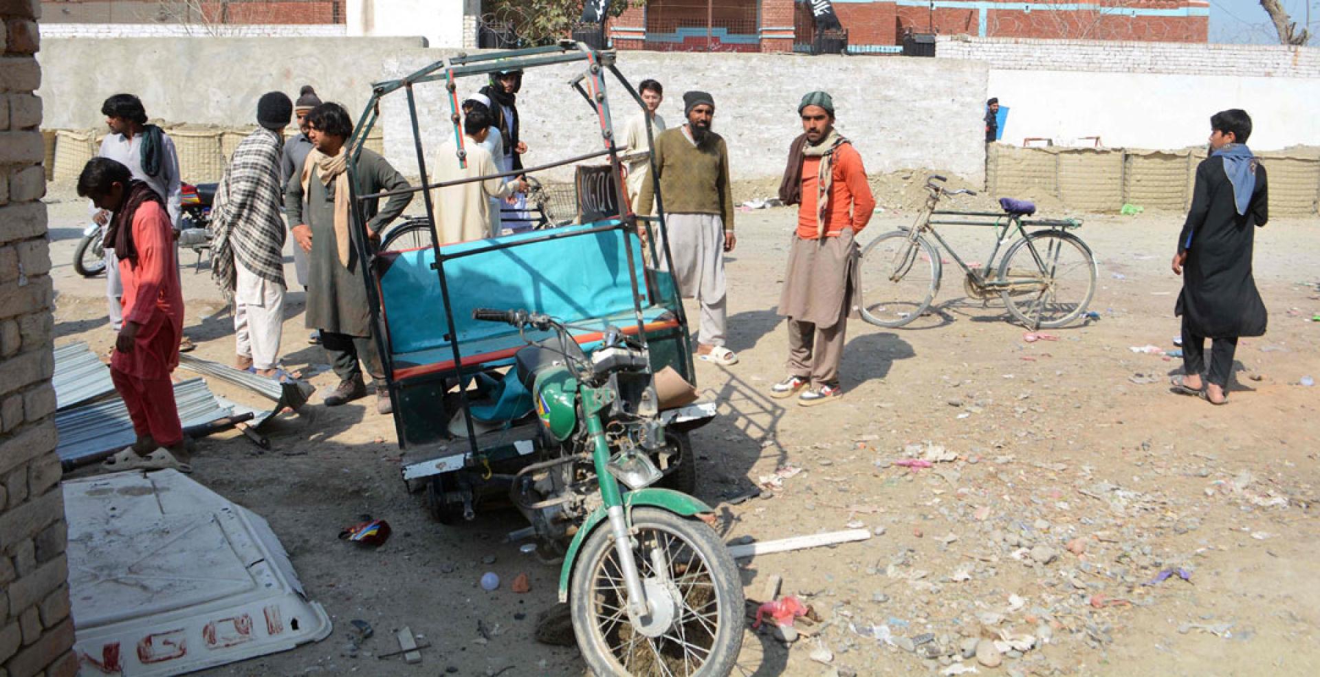 巴基斯坦本努地区16日发生爆炸案。