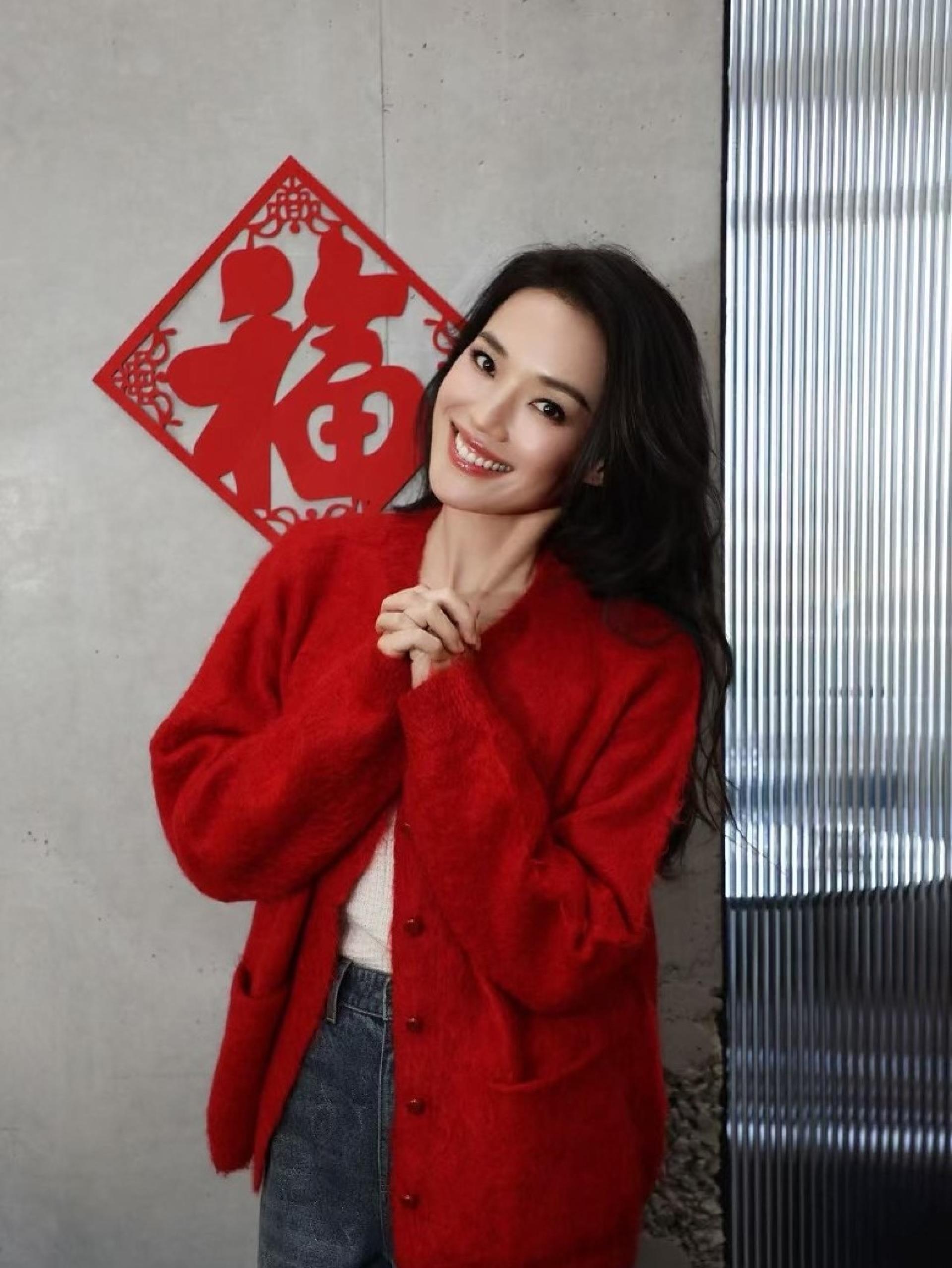 舒淇大年初二回娘家。