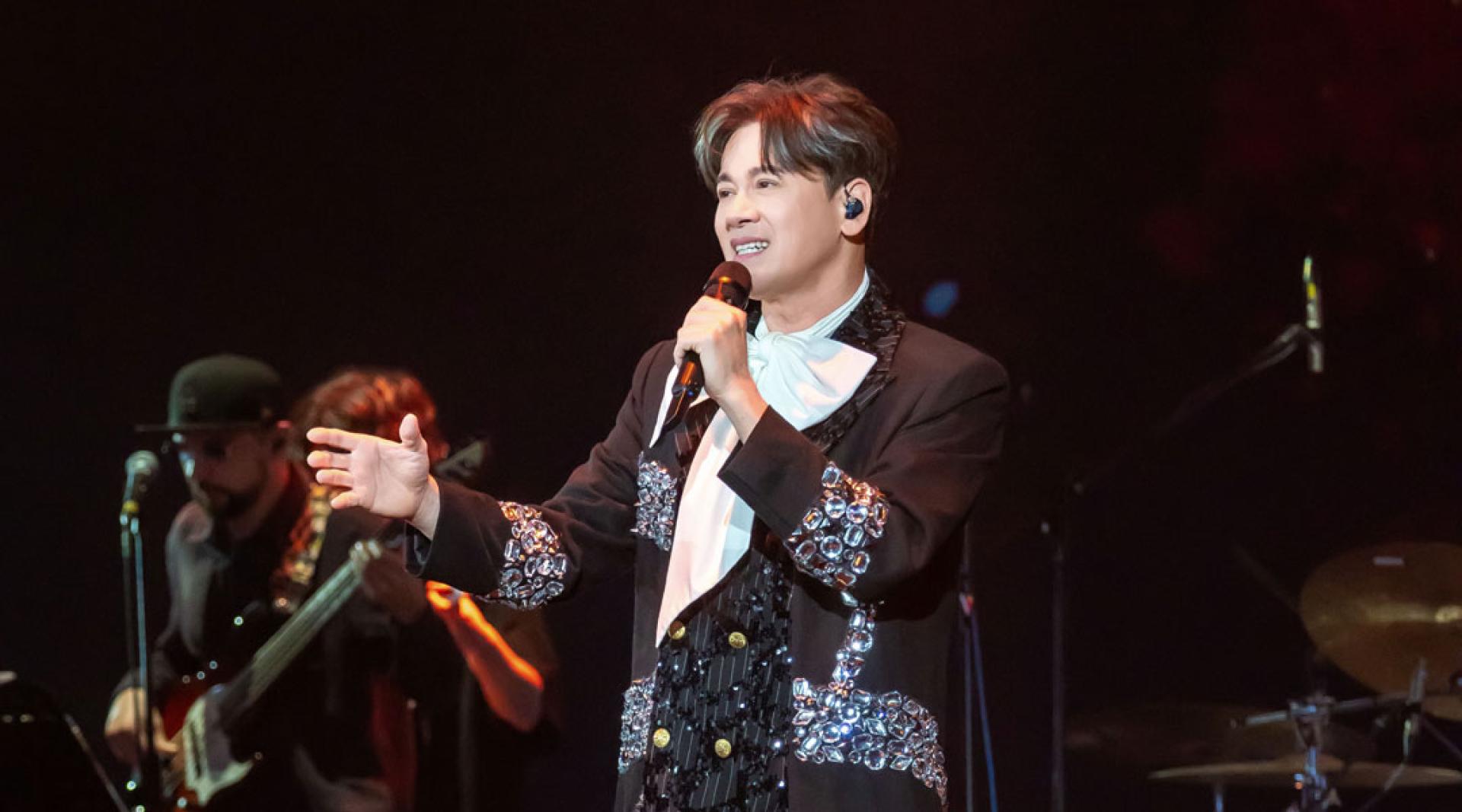 长达两个多小时的演出，李圣杰首首经典K歌让全场大合唱。