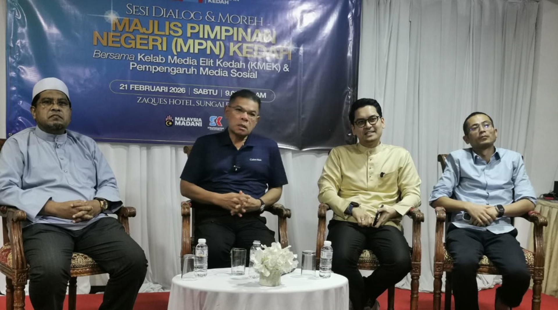 左起为拿督兰里、赛夫丁、莫哈末道菲和东姑纳斯。