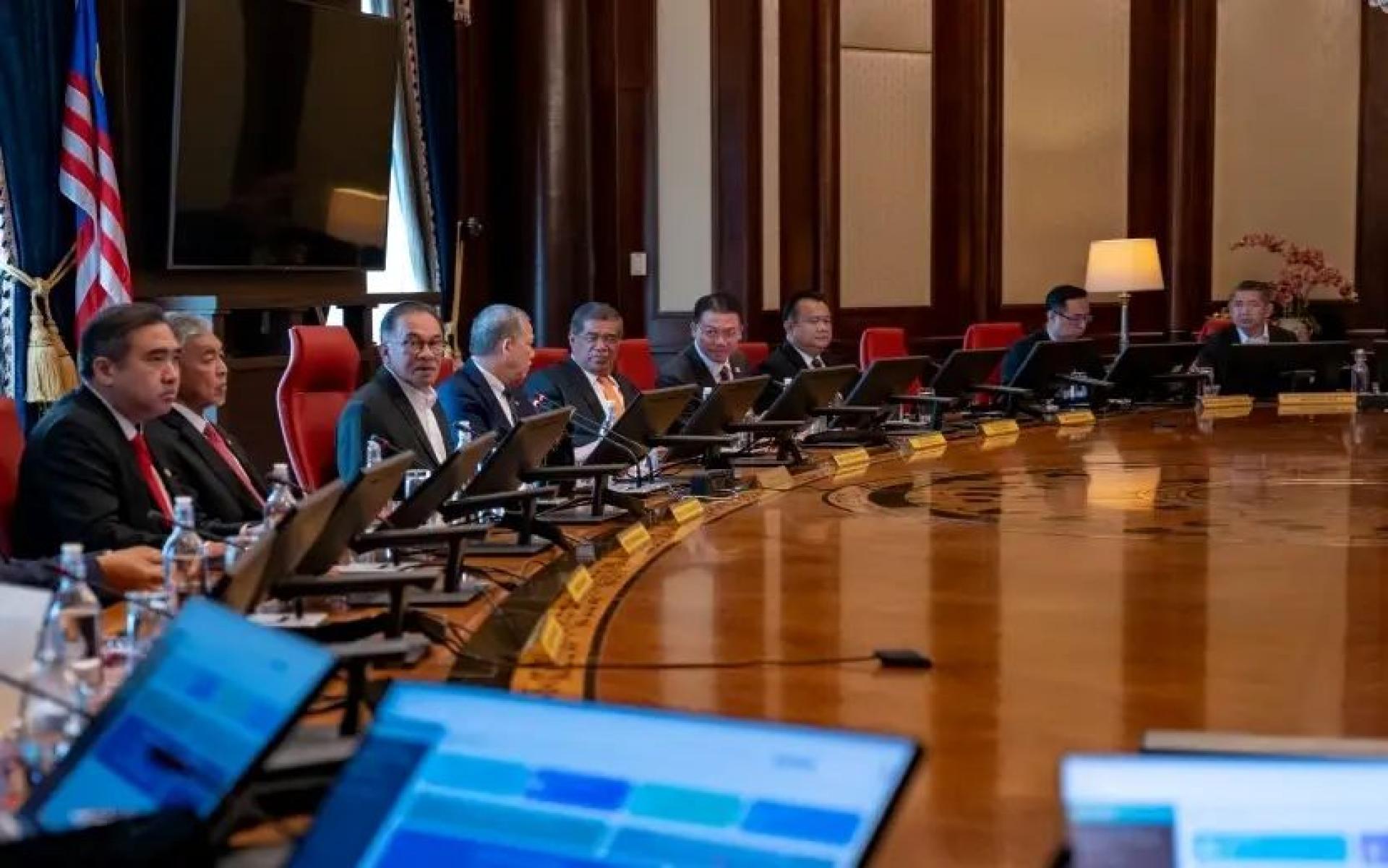 新法规定，若首相10年任期届满卸任，内阁部长也须随之卸任。（档案照）