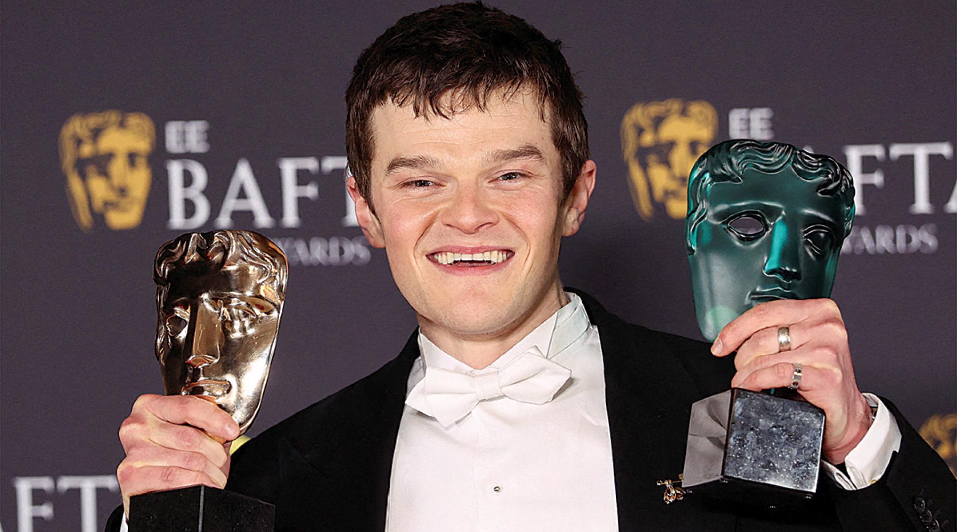 罗拔阿拉马约夺下英国奥斯卡影帝以及新星奖。