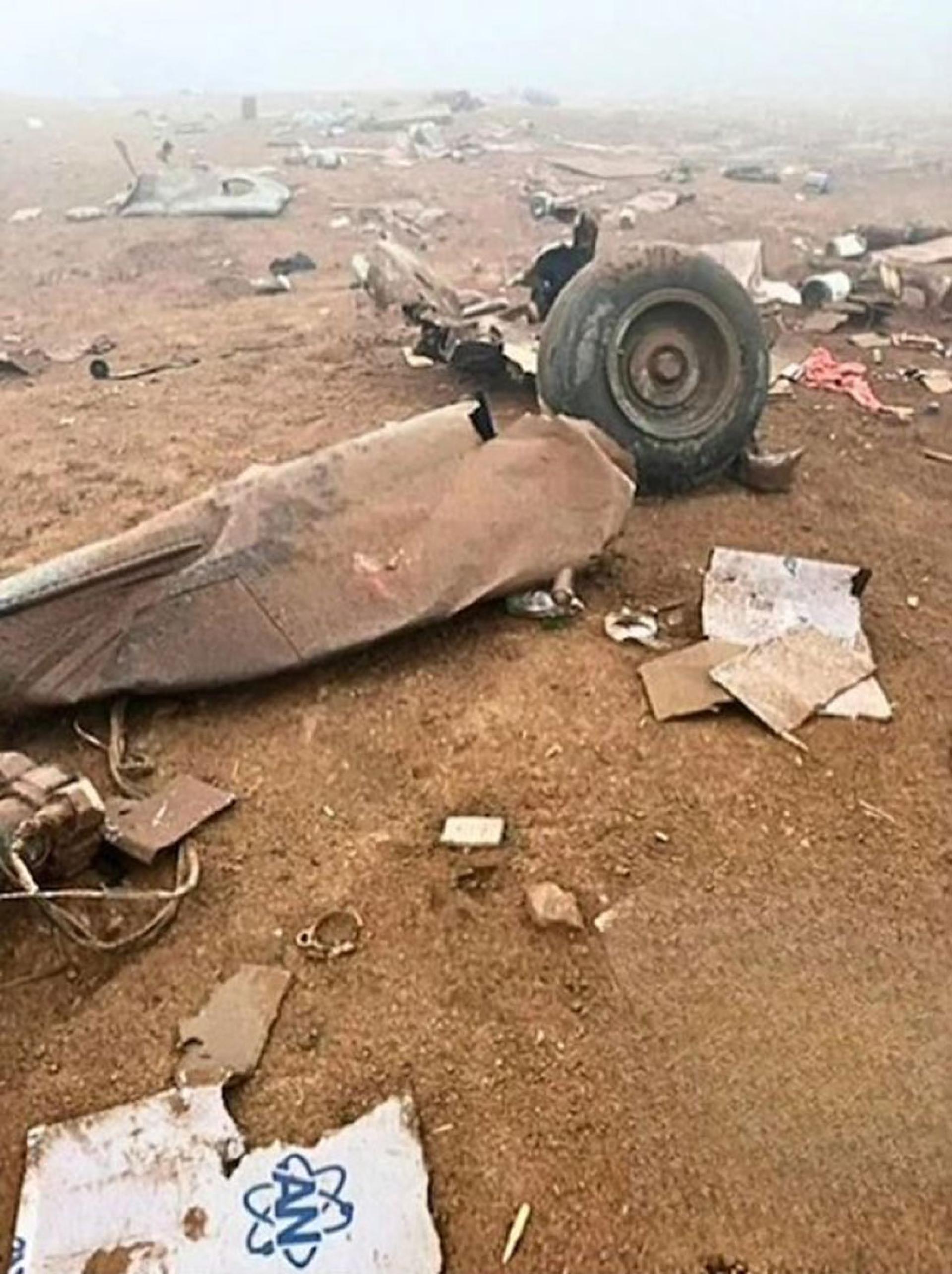 失事直升机上15人全部遇难。