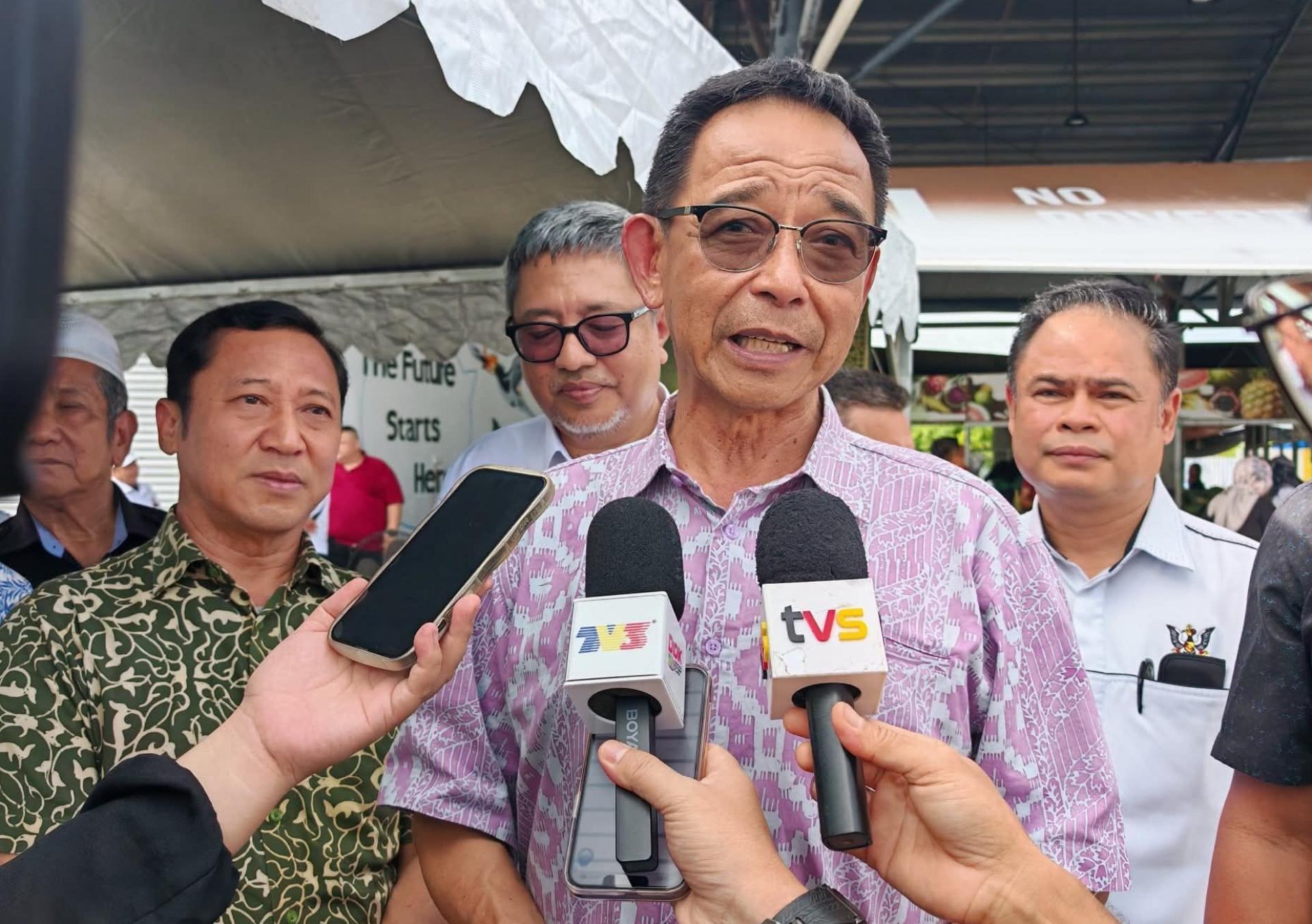 拿督斯里阿都卡林受访一瞥。