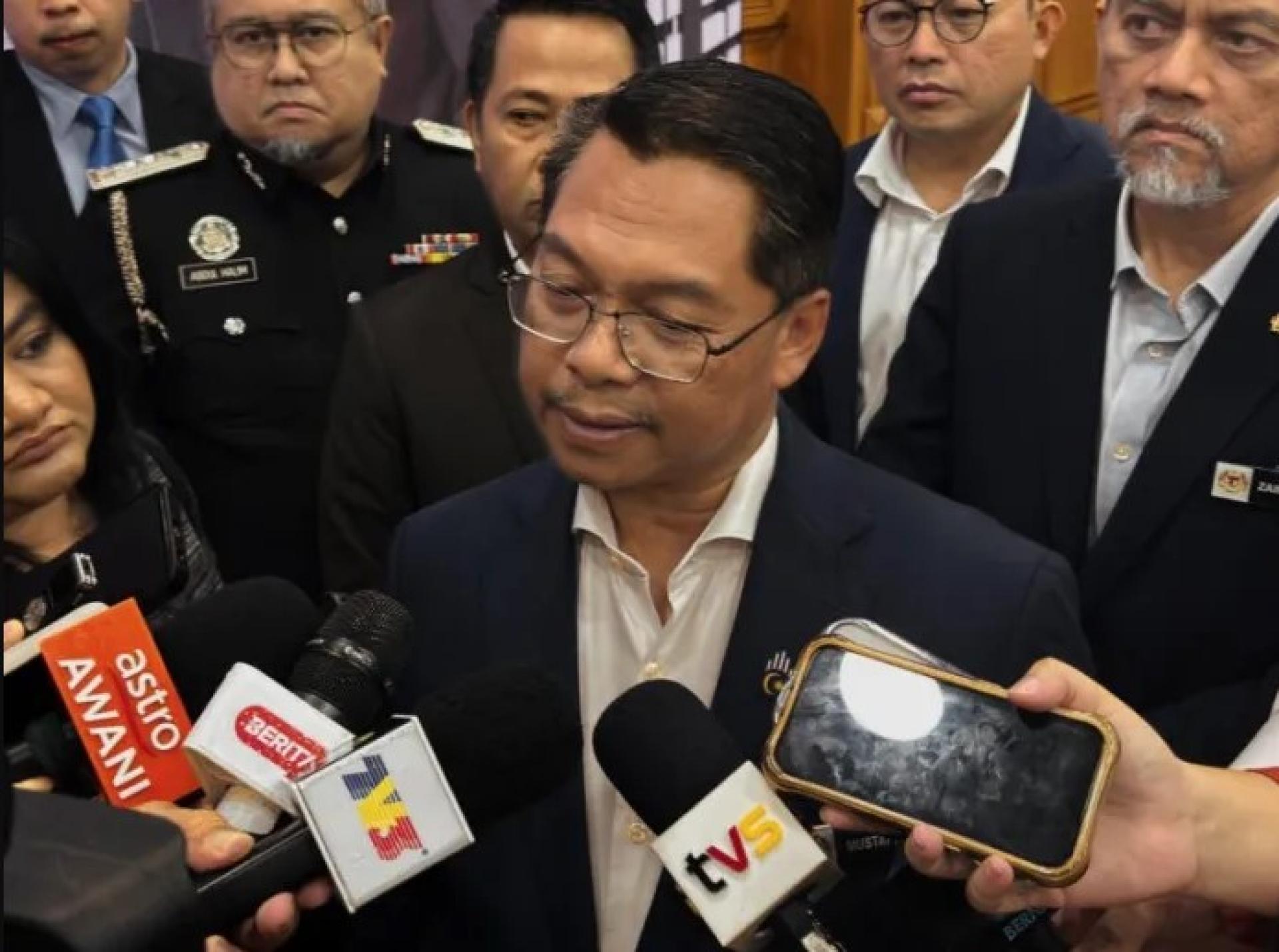 穆斯塔法于2月24日在苏丹依斯干达大厦向联邦部门及机构负责人致辞后接受记者采访。