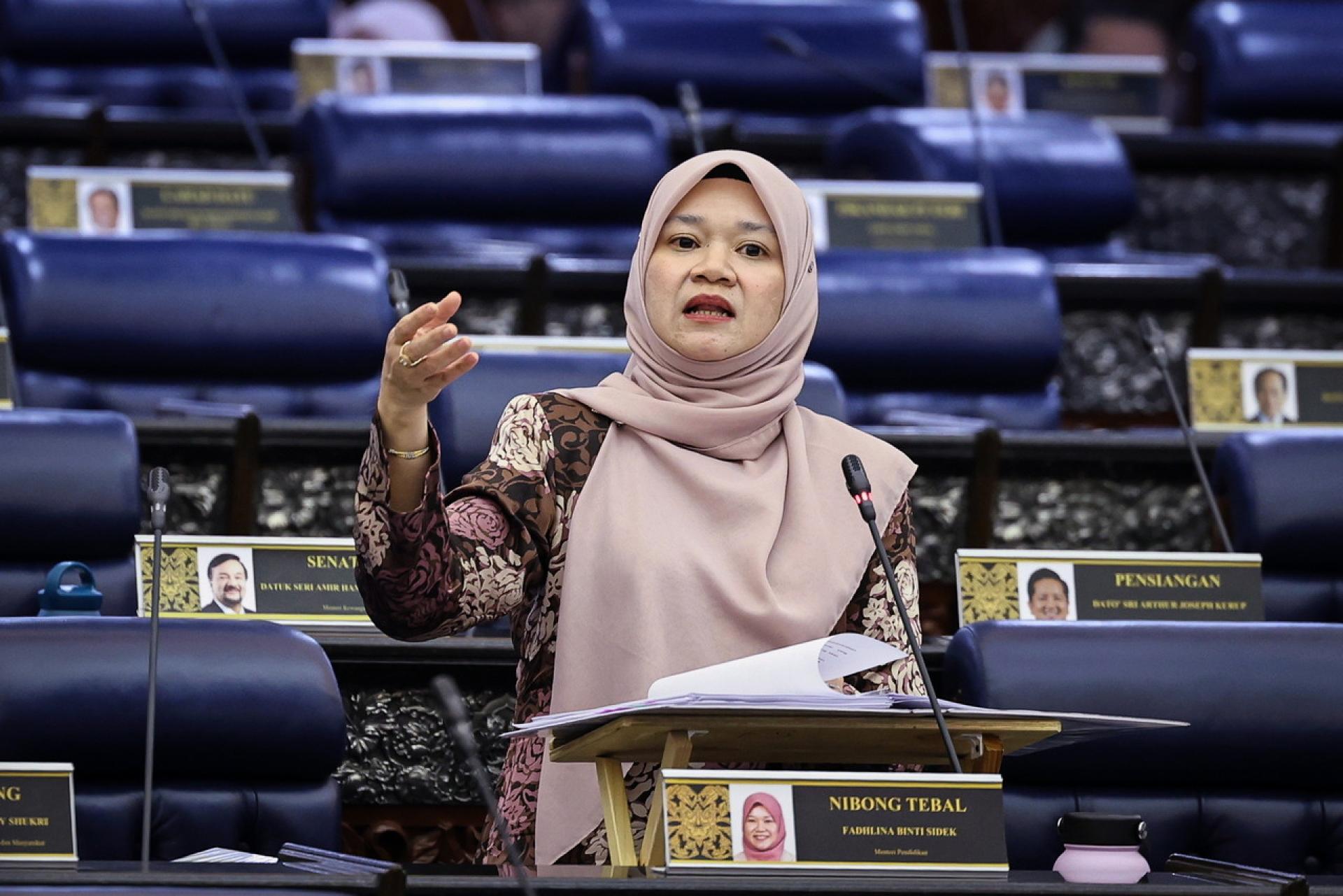 法丽娜：小学的数学时数将在6年里，从576个小时增加至608个小时。