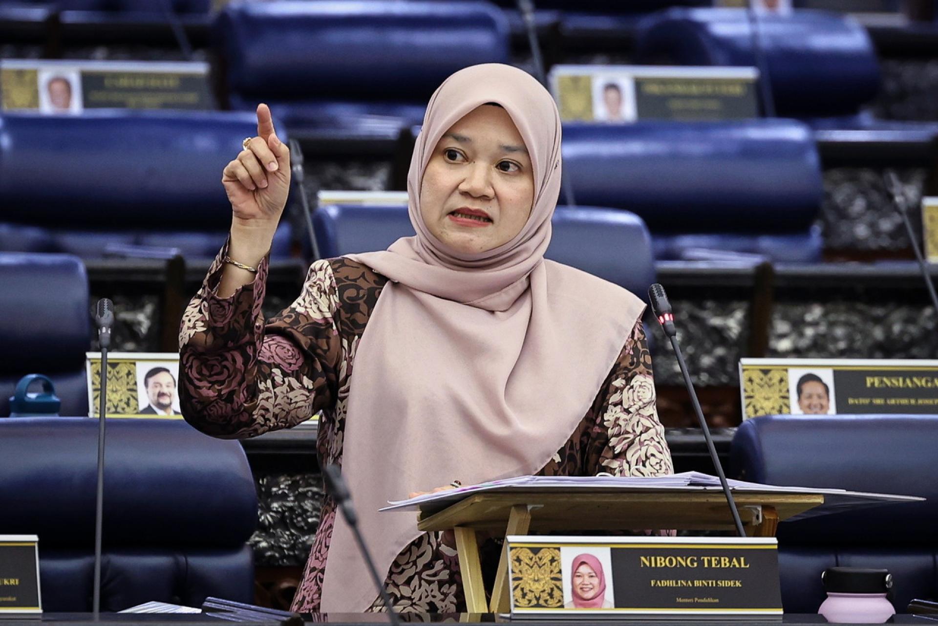 法丽娜：截至2025年12月31日，全国共有968所学校被鉴定拥有第7级别的严重残旧的建筑物。