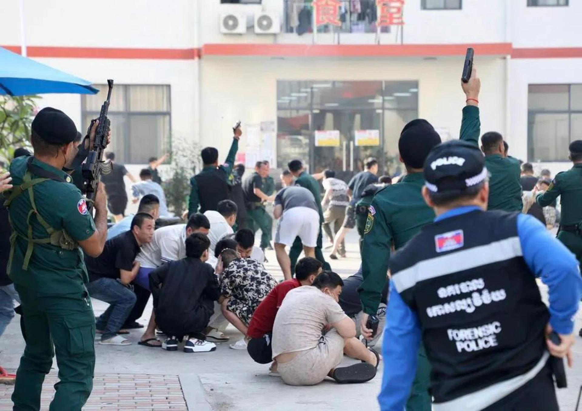 柬埔寨执法人员扫荡境内诈骗园区。