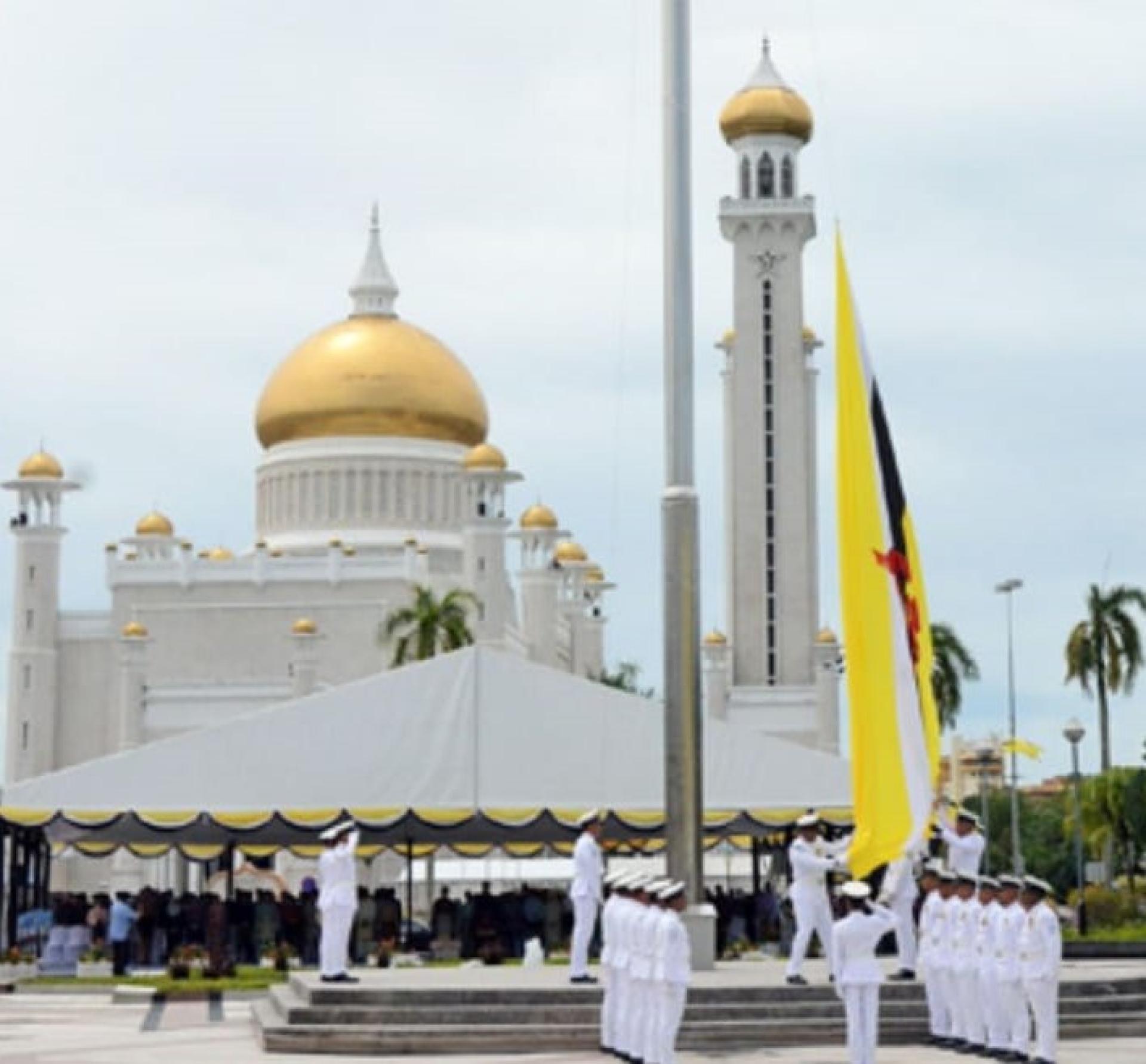 降大旗仪式在进行