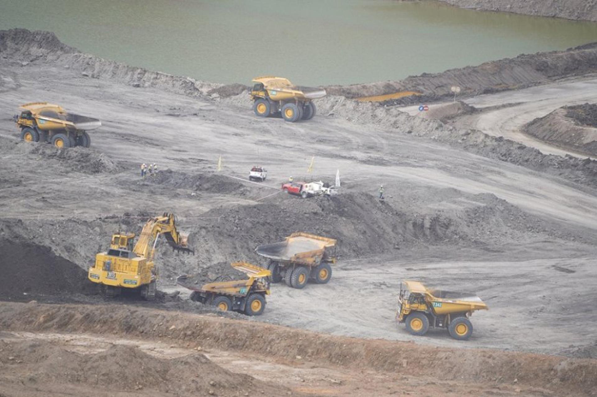 在津巴布韦的一个锂矿场。