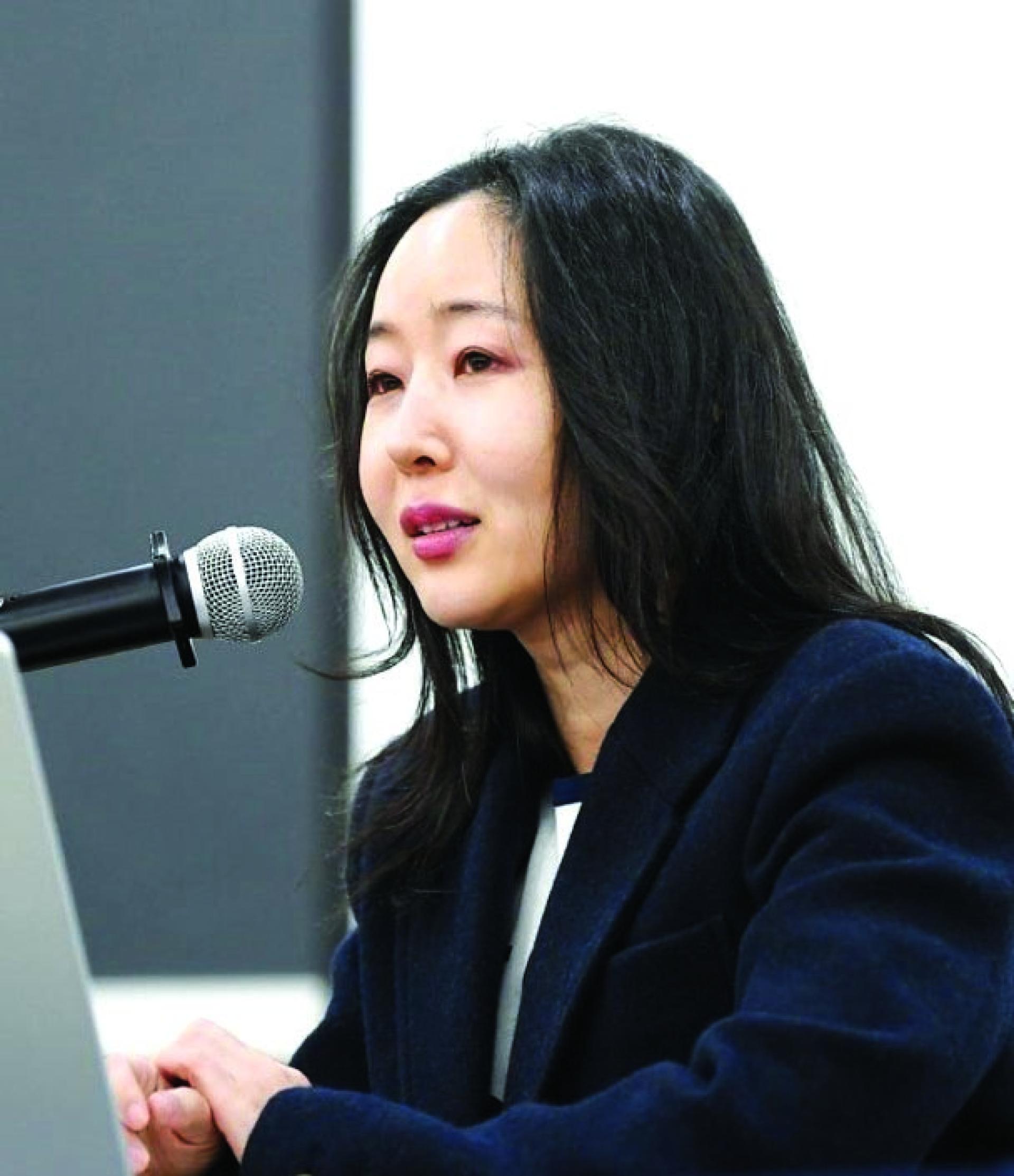 闵熙珍今日召开记者会，承诺放弃巨额赔偿金，条件是HYBE事务所终止所有诉讼。