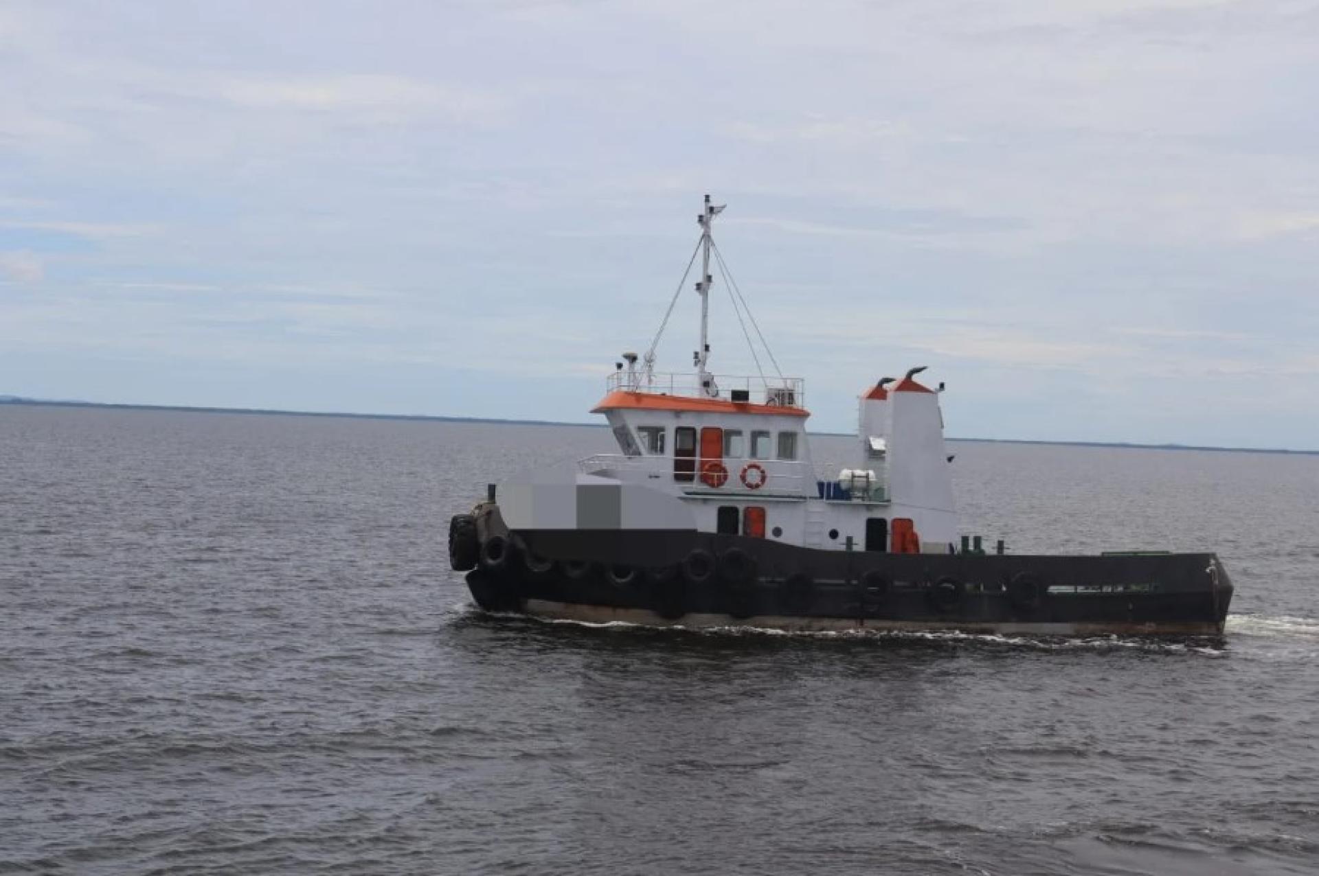 涉嫌违反商船航运规定的拖船。