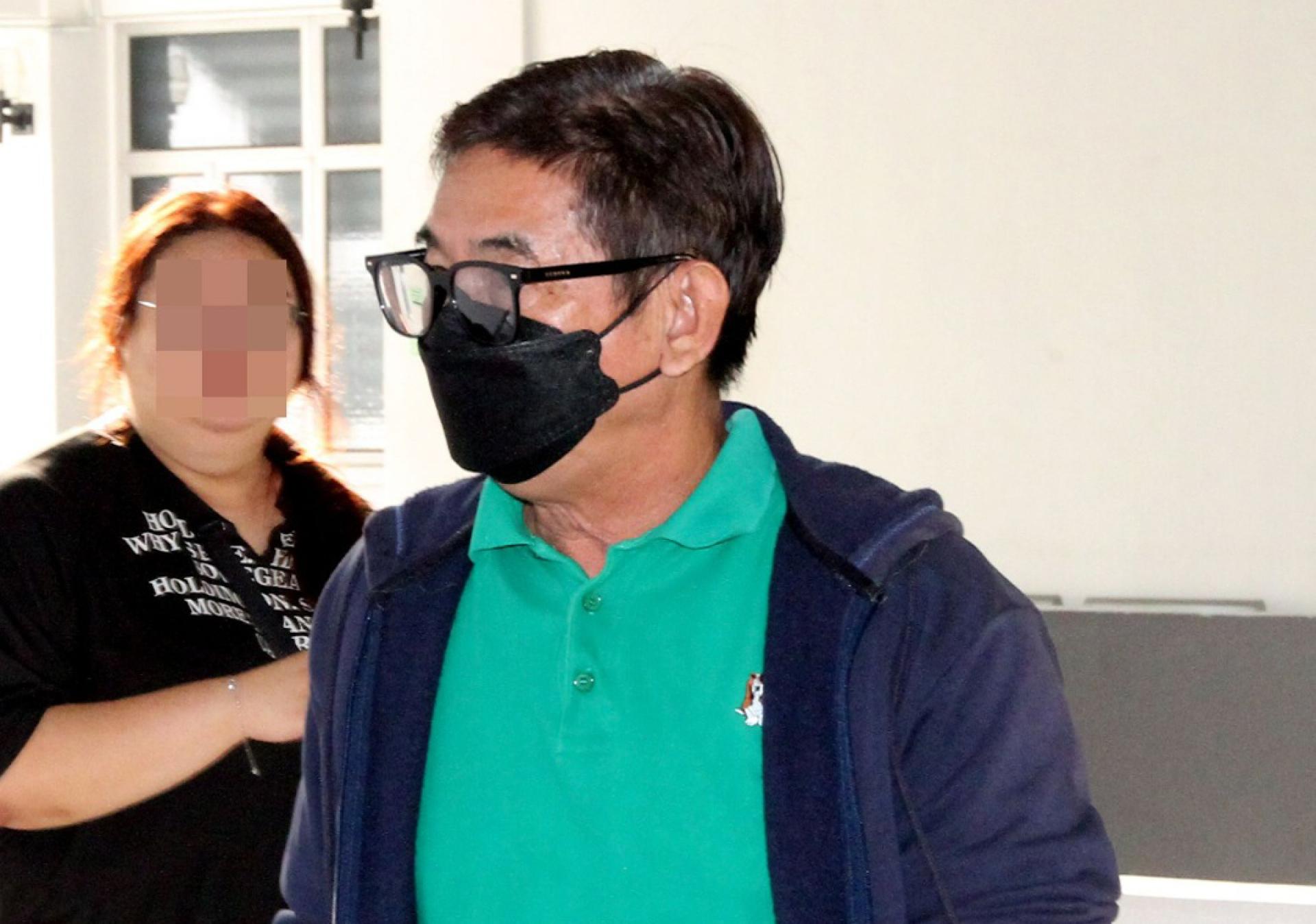 被控向狗只掷爆竹导致狗只死亡的被告，被判处罚款2000令吉。