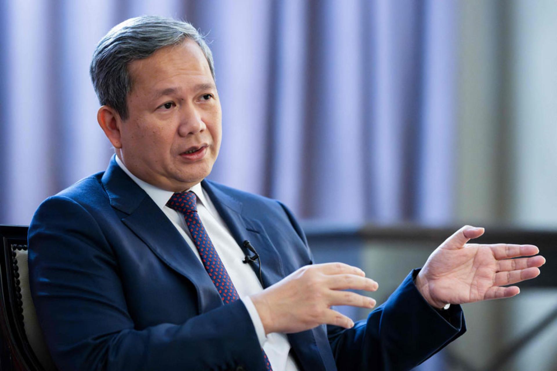 洪马内25日在比利时首都布鲁塞尔接受国际媒体采访。