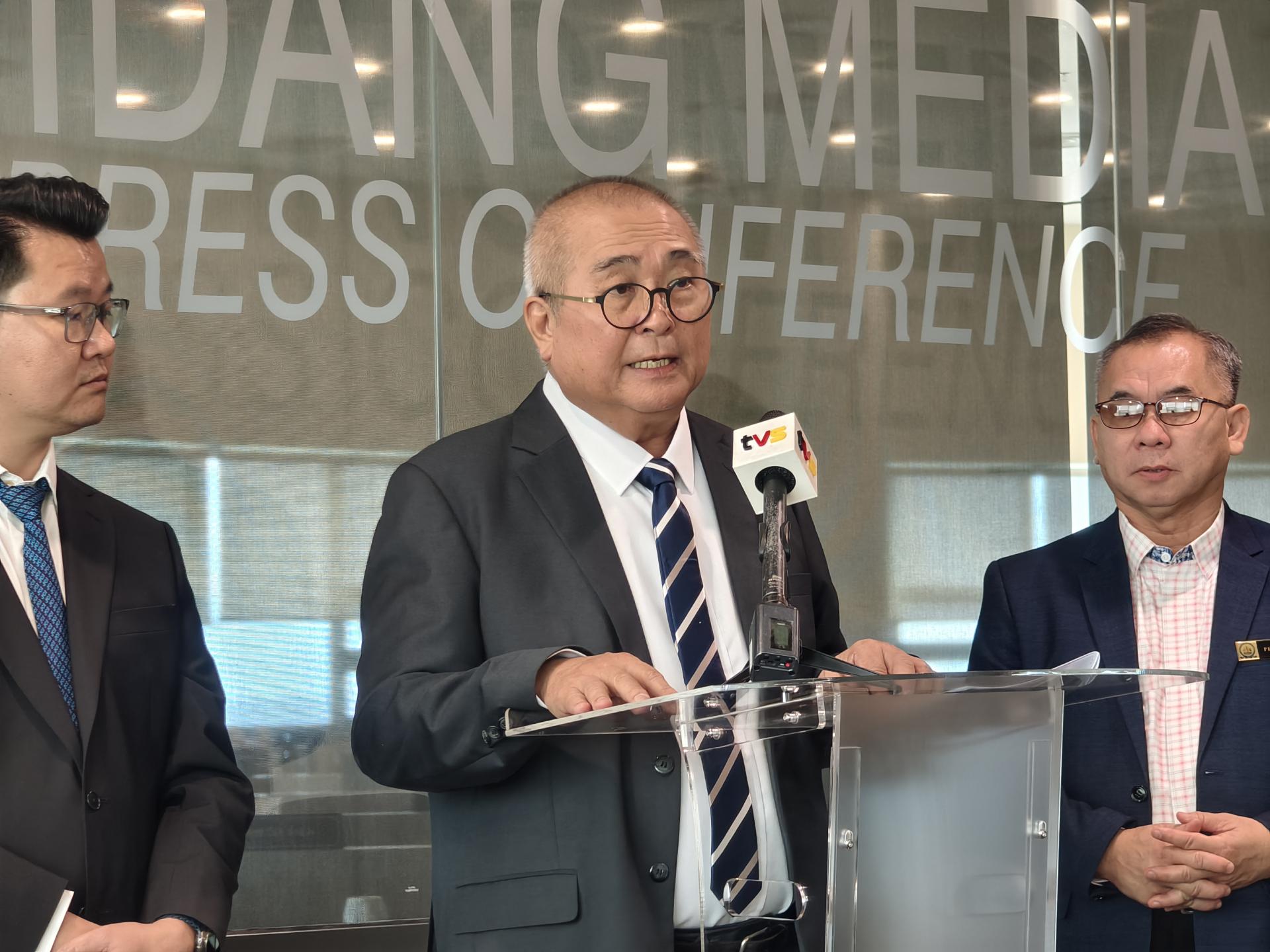 俞小珊在记者会上说明101商业中心即将推行车牌识别与自动闸门系统，迈向数码化停车管理。