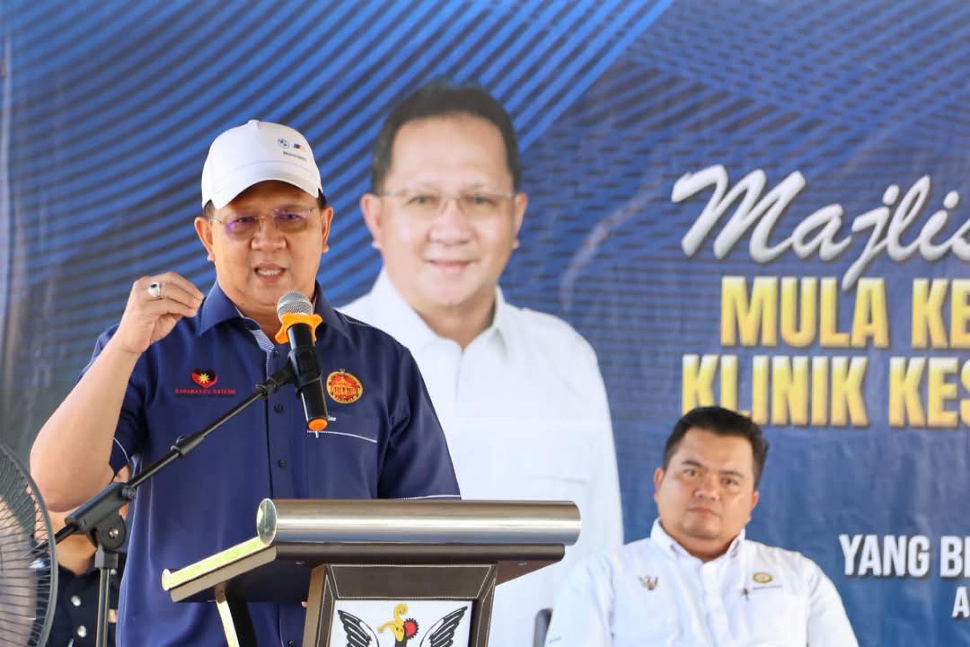 达罗区立法议员沙菲益阿莫致辞时摄。