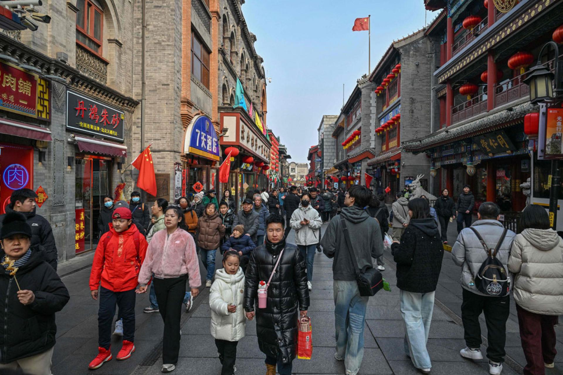 去年通过免签入境中国的外国人有3008万人次。