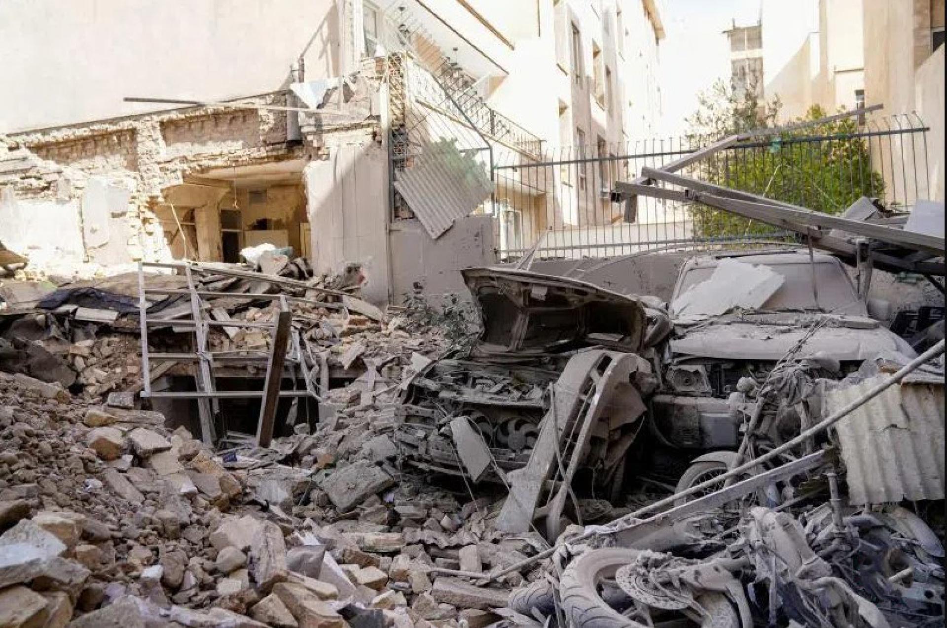 2月28日，伊朗德黑兰一栋建筑在以色列和美国发动空袭后受损。