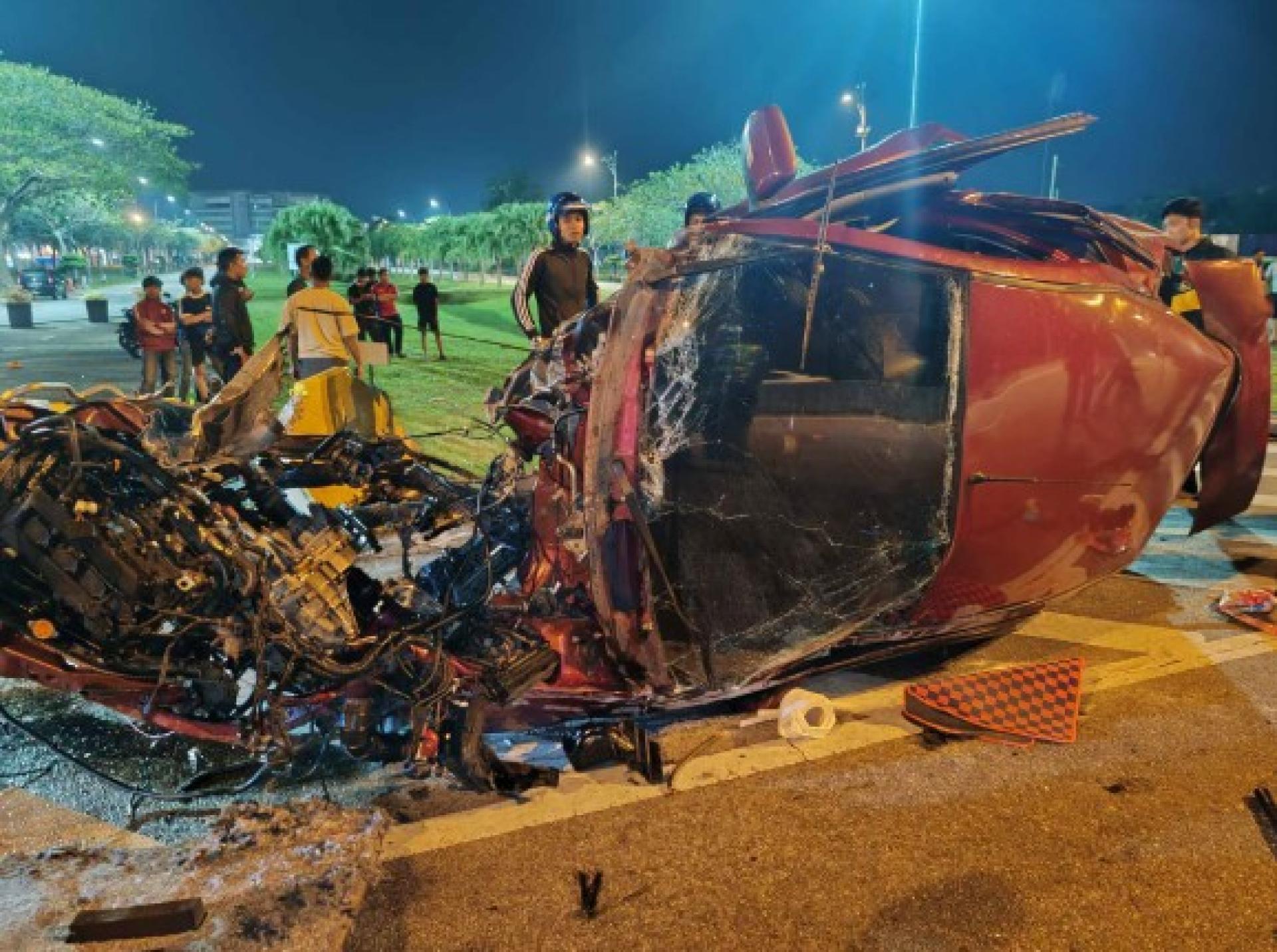 民众纷纷伸出援手。