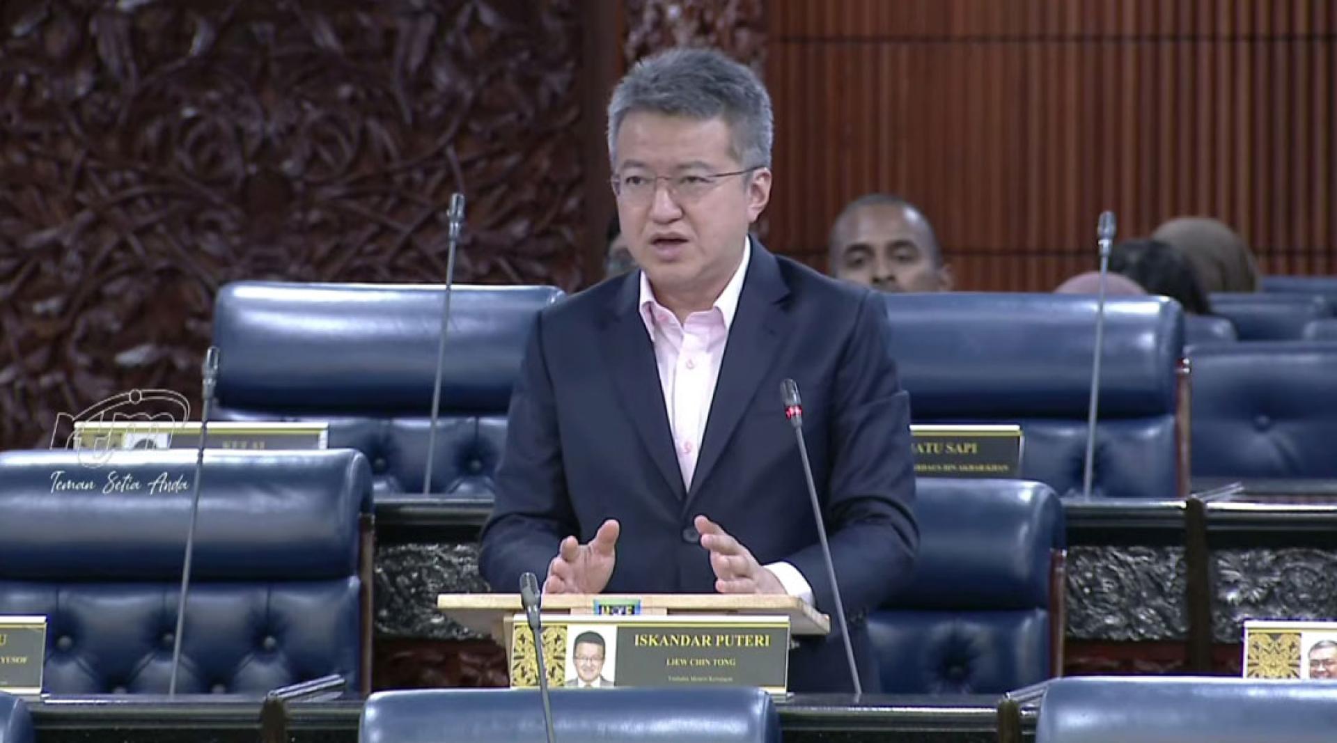 财政部副部长刘镇东。