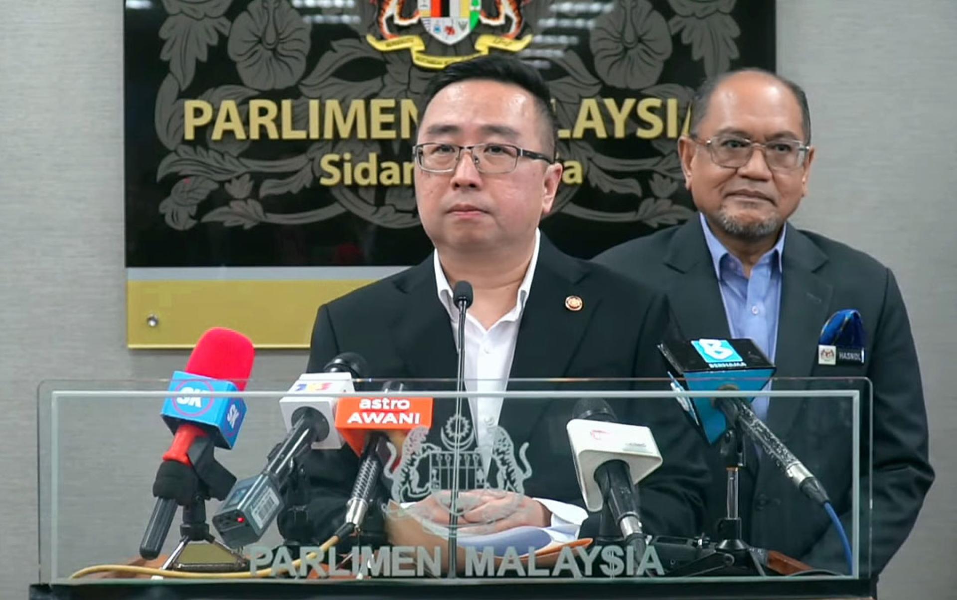 郑立慷表明，该部是在设下严谨的监管条件后，才批准莱纳斯延长营运执照10年。