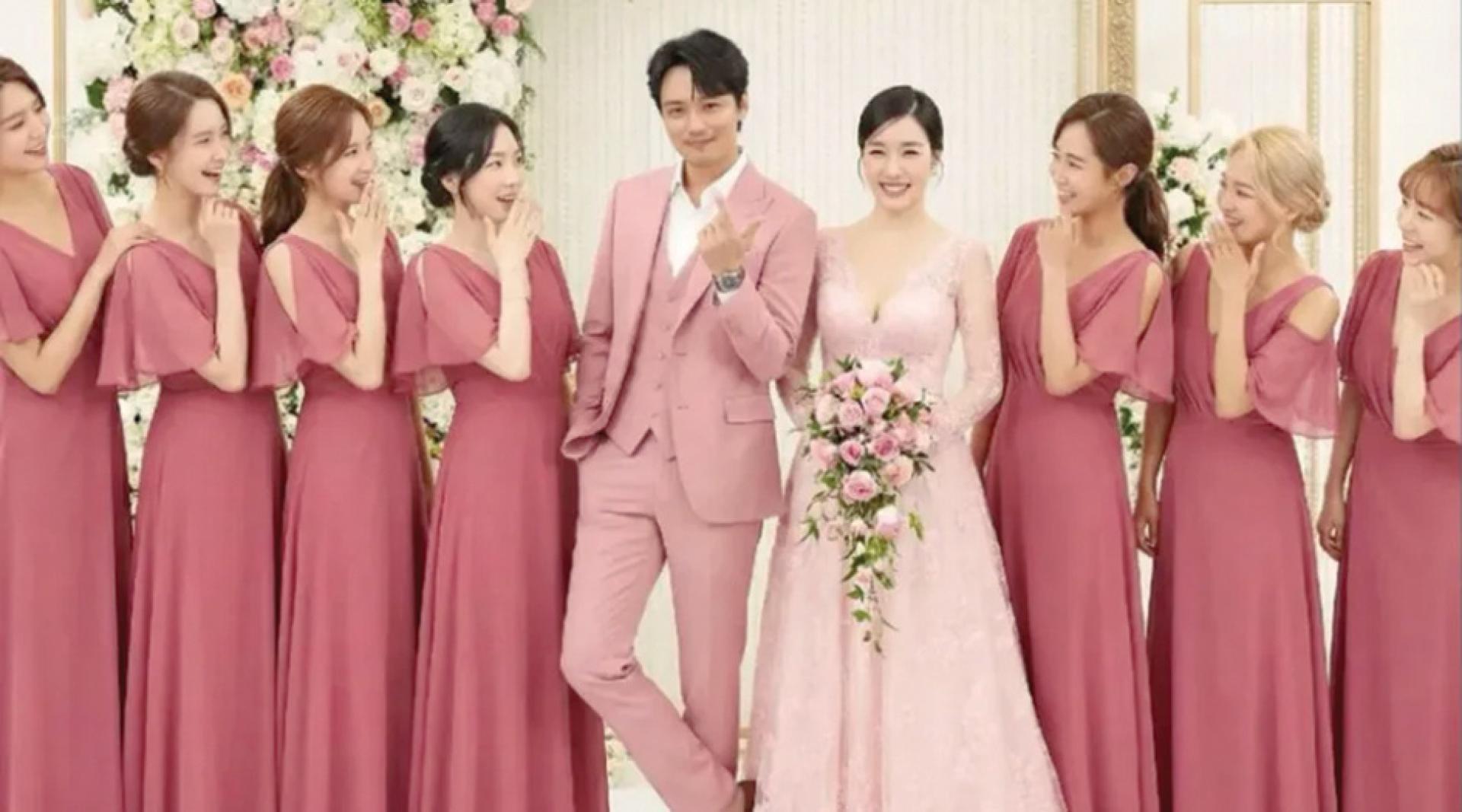 网友疯传卞耀汉（左五起）、Tiffany的婚纱照，少时队友当伴娘，但公司证实是AI图像。