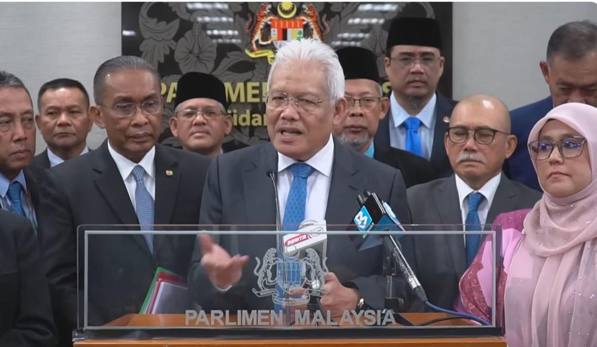 韩沙再努丁（中）：《2026年联邦宪法（修正）法案》受挫应由政府承担责任，归咎于动员不力，未能确保足够票数支持。