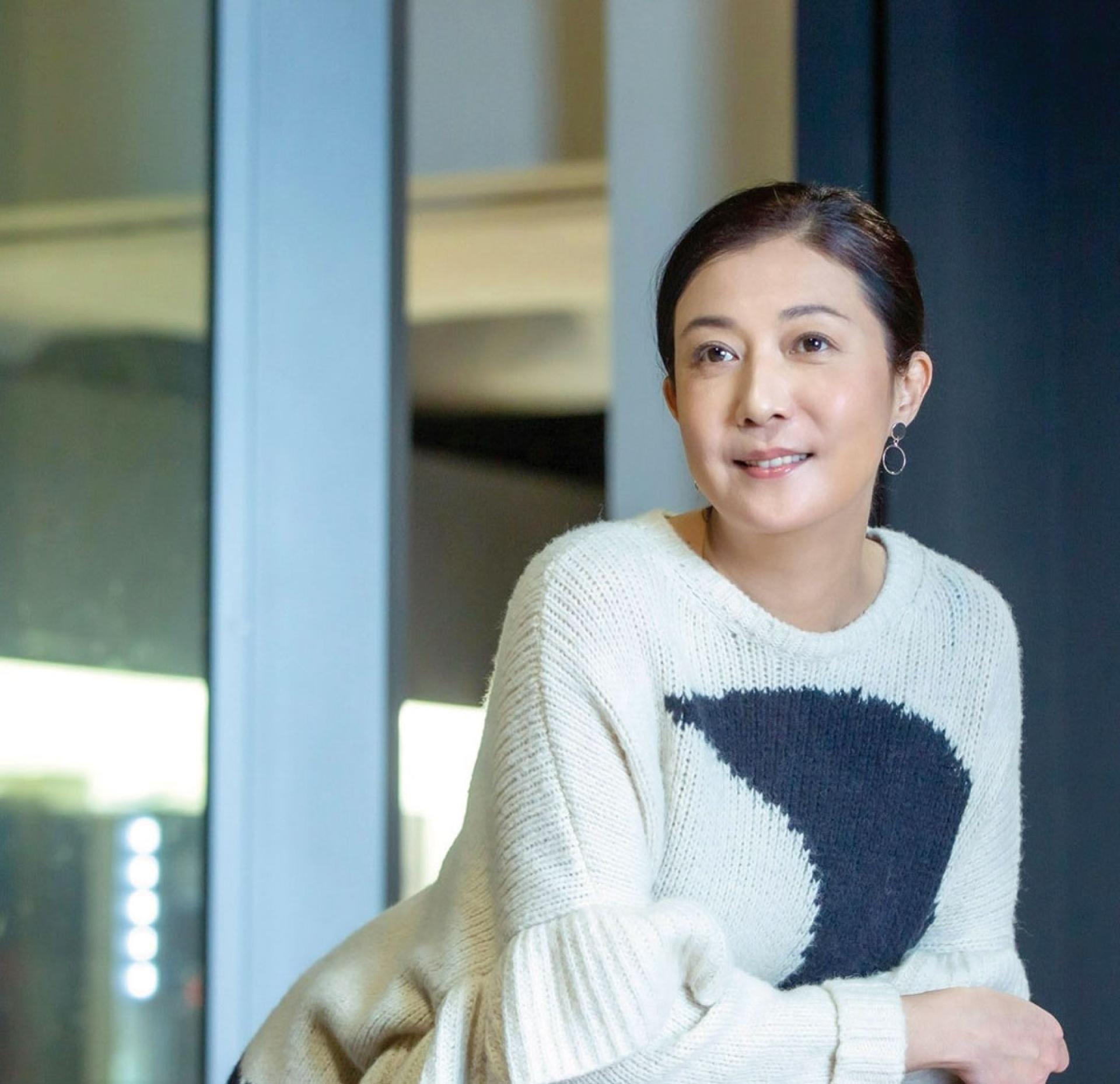 吴绮莉首开腔回应成龙经济援助吴卓林。