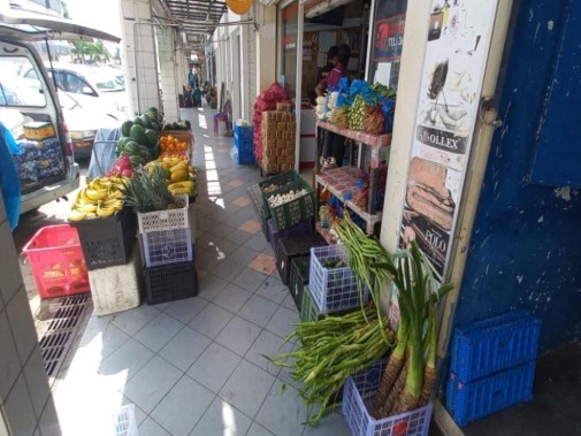 其中一家公司因未遵守当局指示，违反《2018年城乡规划（违规复合罚款）条例》，各被处以汶币500元复合罚款。