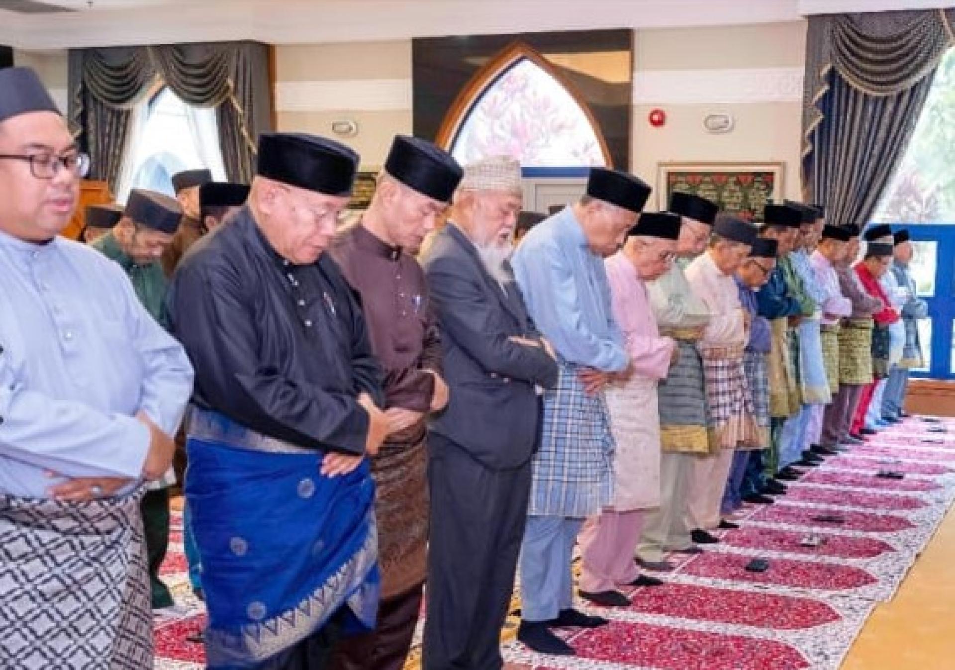 国会议员进行祈嬦活动