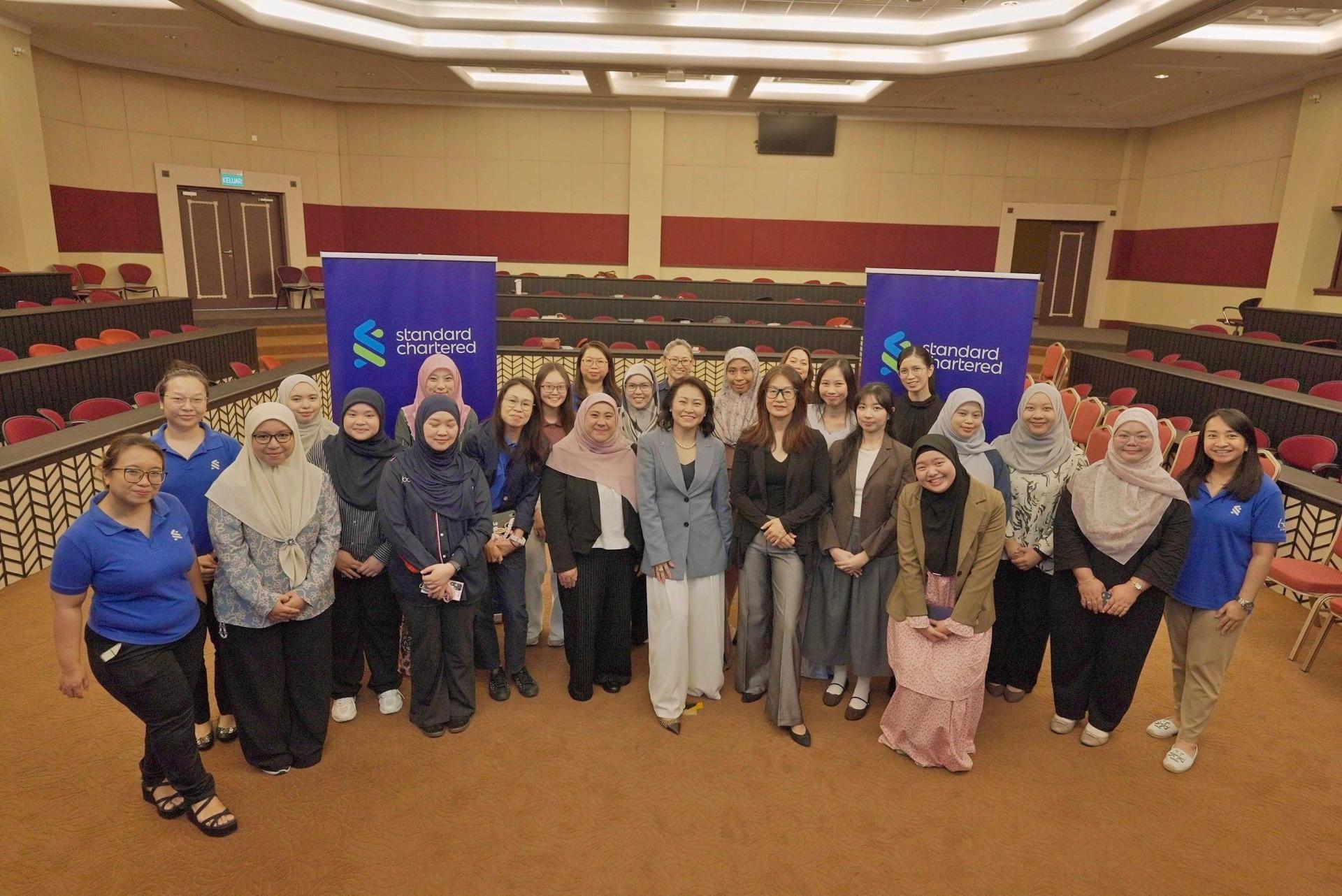 参与快速导师辅导活动者合影