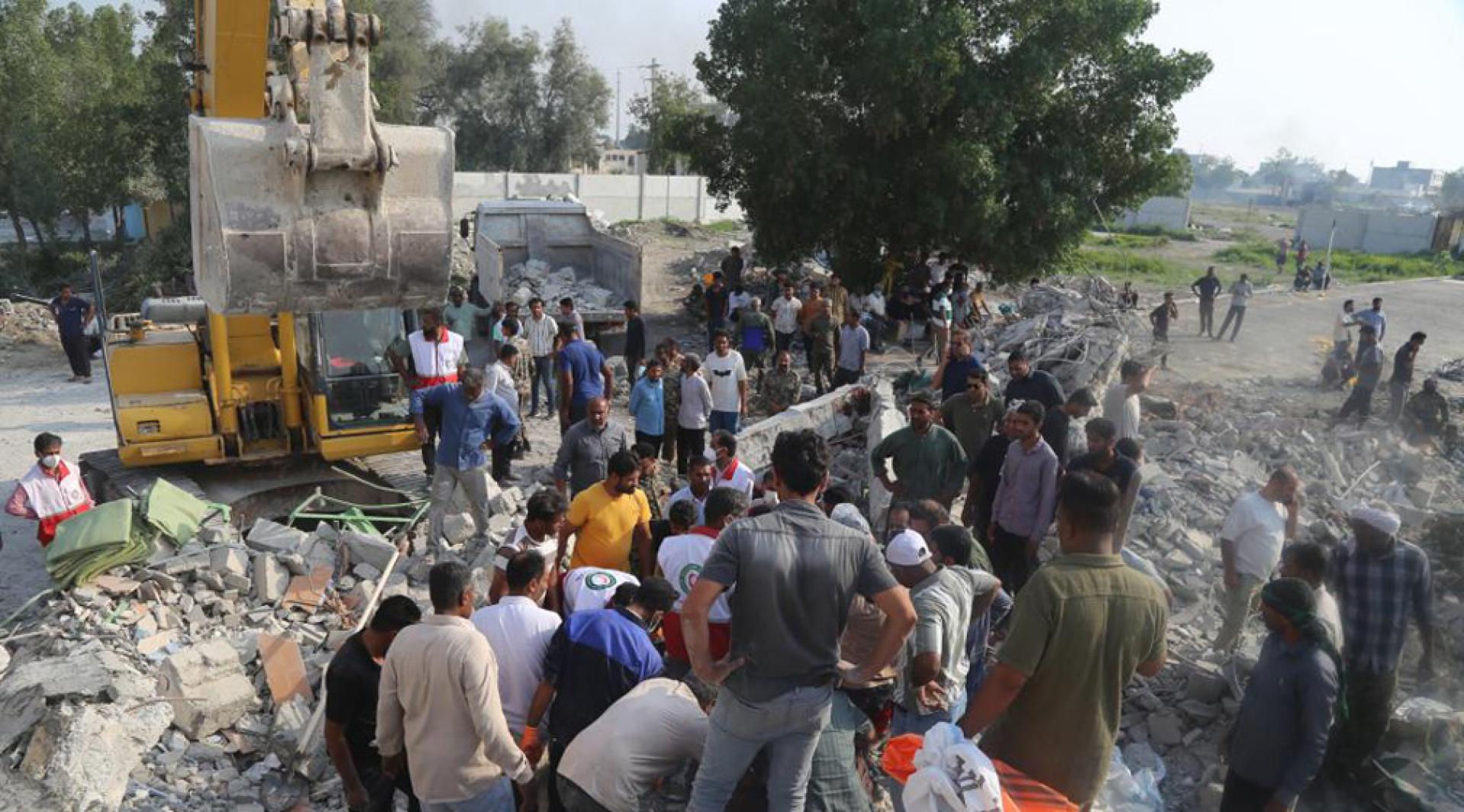 美以继续打击伊朗，中东势目前难以预测。