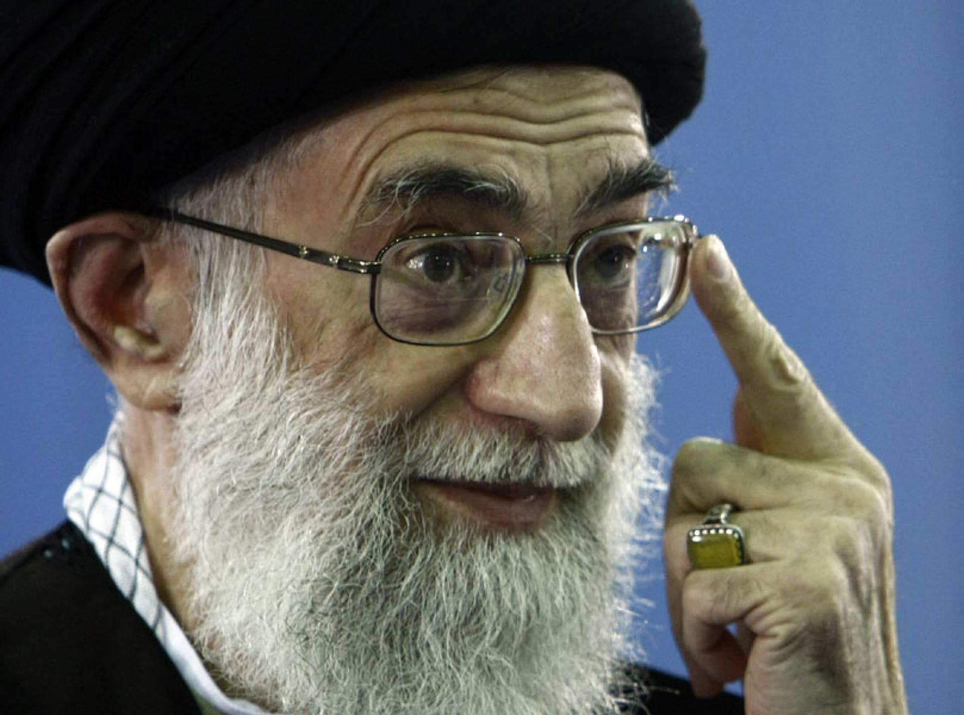 哈梅内伊生前对所有国家事务拥有最终决定权。