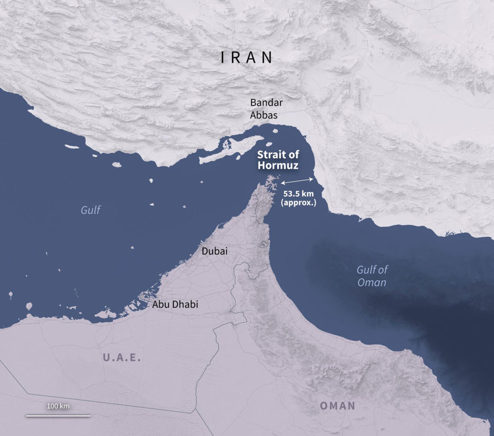 霍尔木兹海峡是运输石油和其他货物的重要航道。