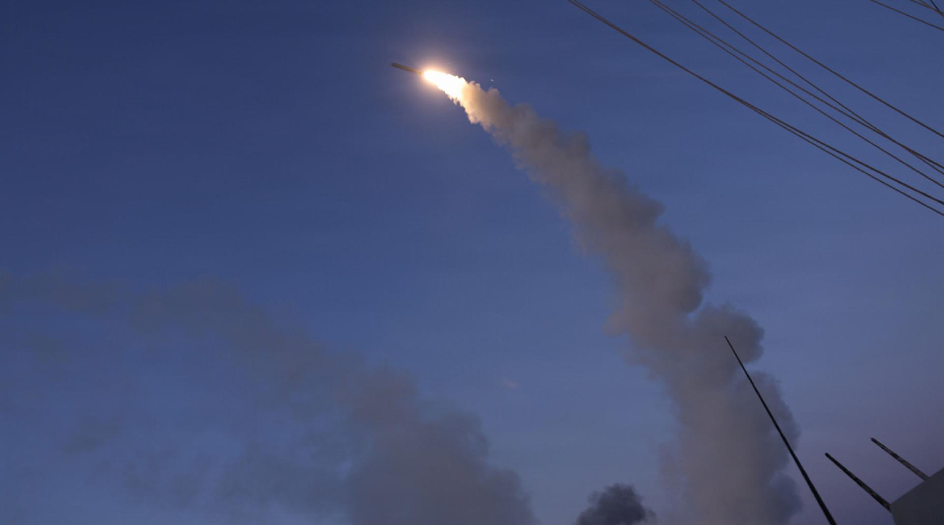 美国中央司令部8日发布照片，显示驱逐舰“托马斯·胡德纳”号5日发射战斧陆攻导弹，以支援“史诗怒火行动”。