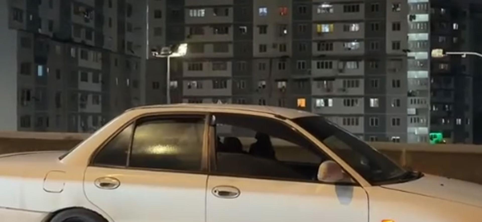 司机疑似睡着了。