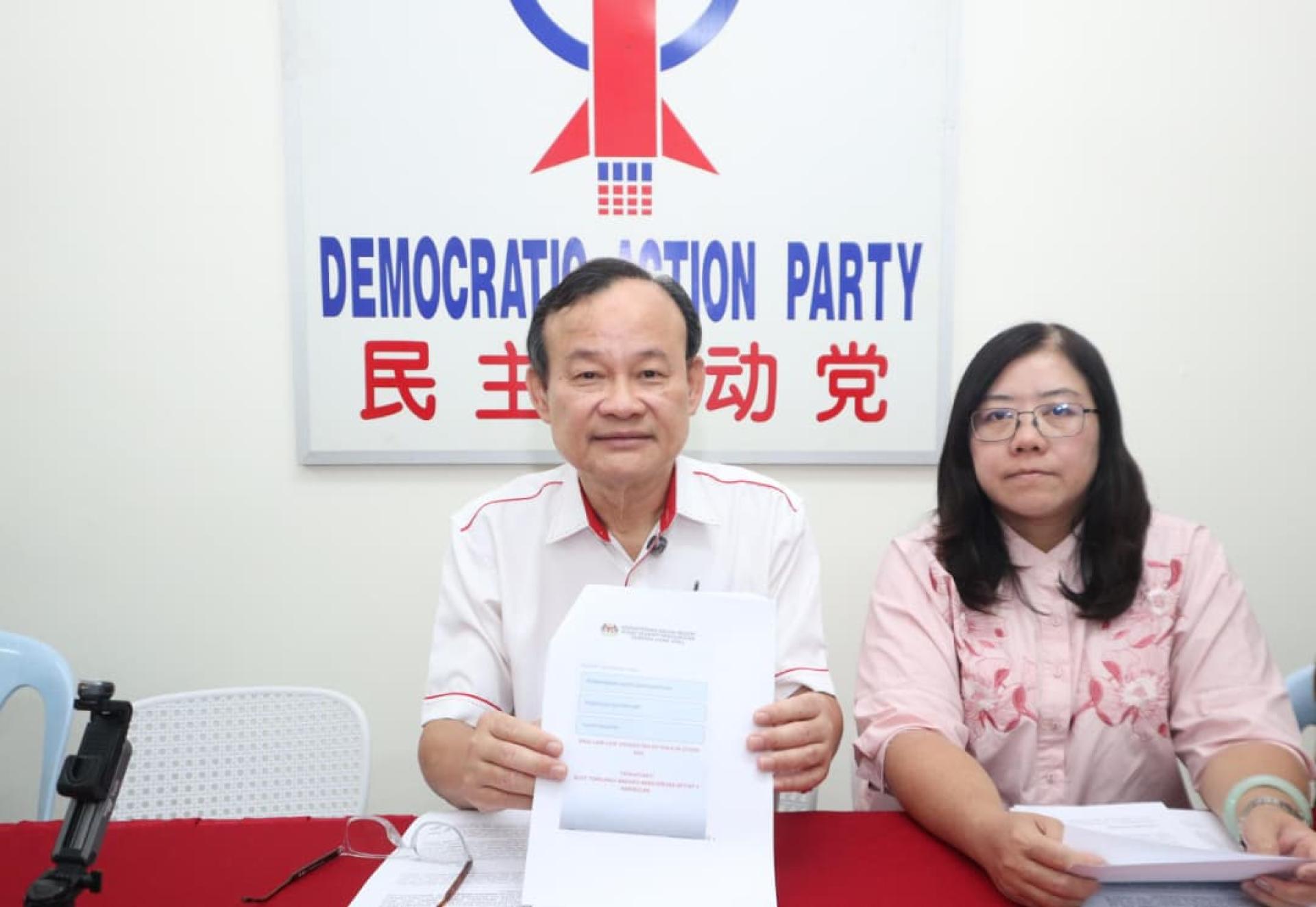 倪可汉（左）与黄渼沄指公务员勾结中介集团，使外劳配额申请系统再传瘫痪。