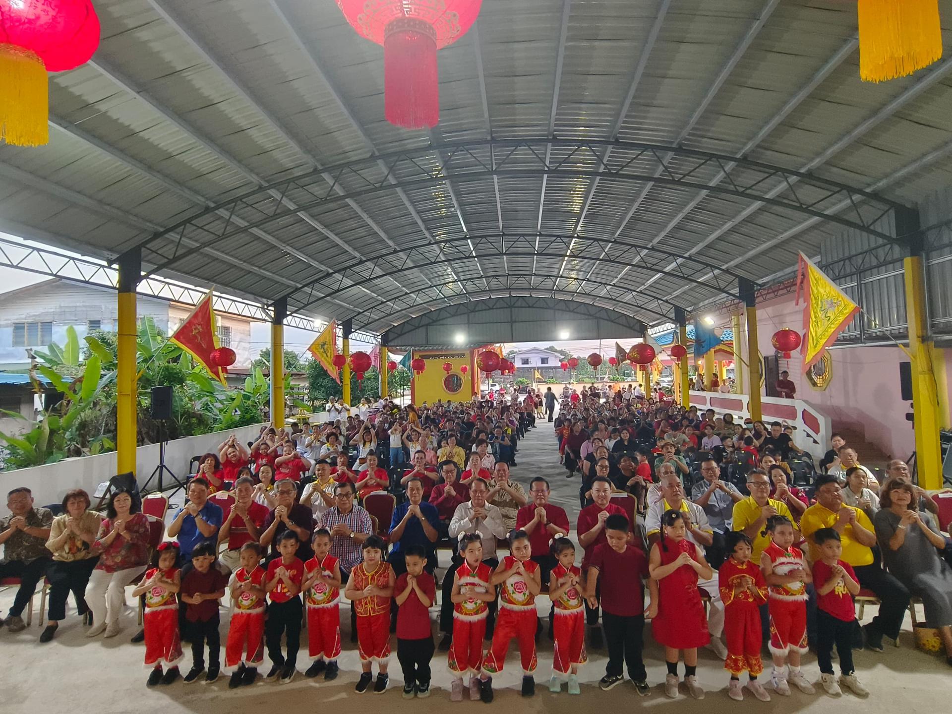 美里天尊殿举办的新春团拜活动，全体出席者合影留念。