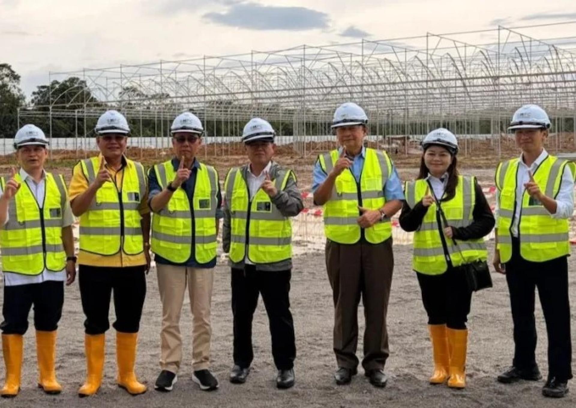 史蒂芬伦迪（左3）于2026年3月9日巡视奥巴大都会食品集群（MFC Opar）项目工程进展。